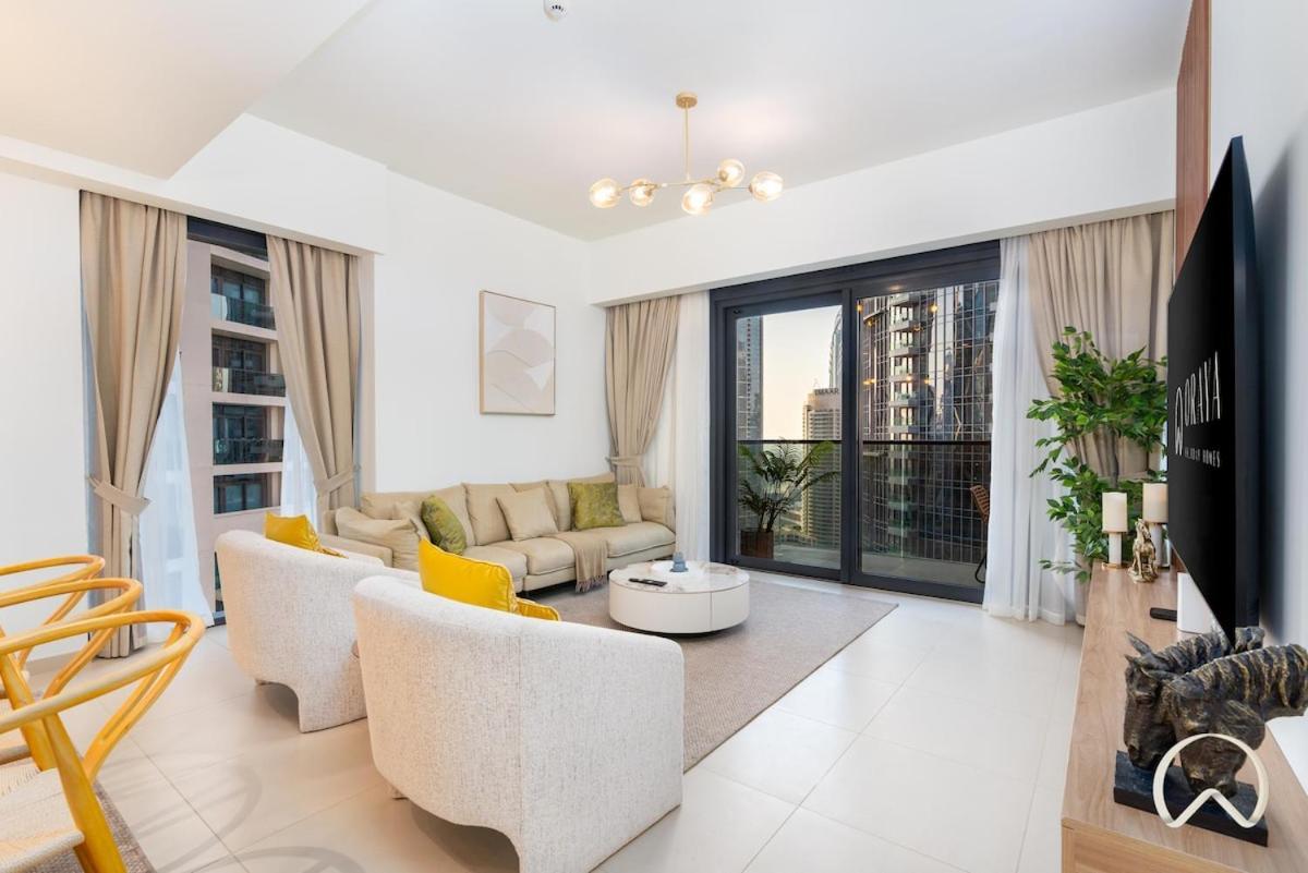 Apartment Luxurious 4br In Act 1 Act 2 With Burj Khalifa View Dubai