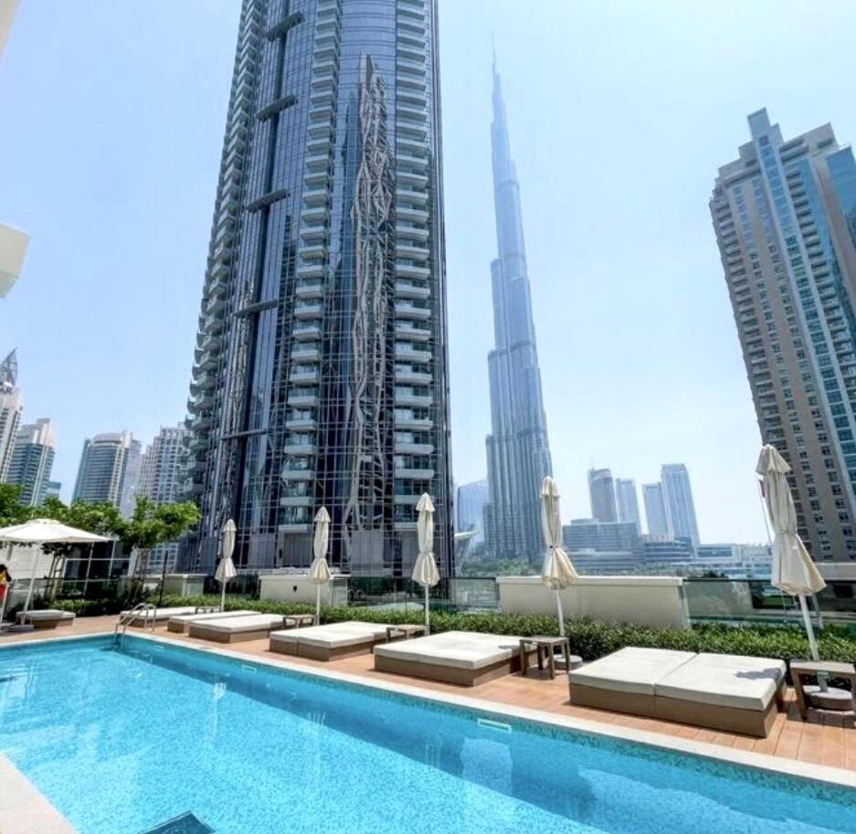 Apartment Luxurious 4br In Act 1 Act 2 With Burj Khalifa View Dubai