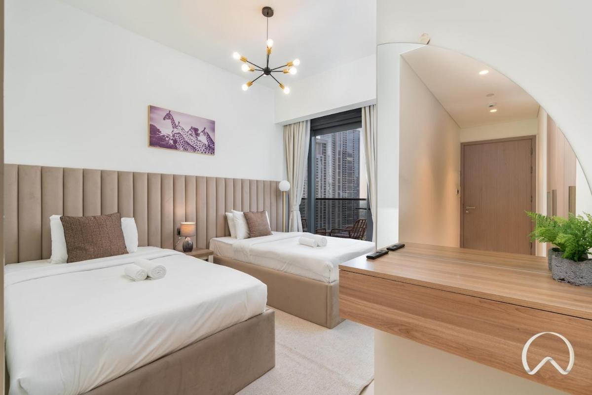 Luxurious 4br In Act 1 Act 2 With Burj Khalifa View Apartment