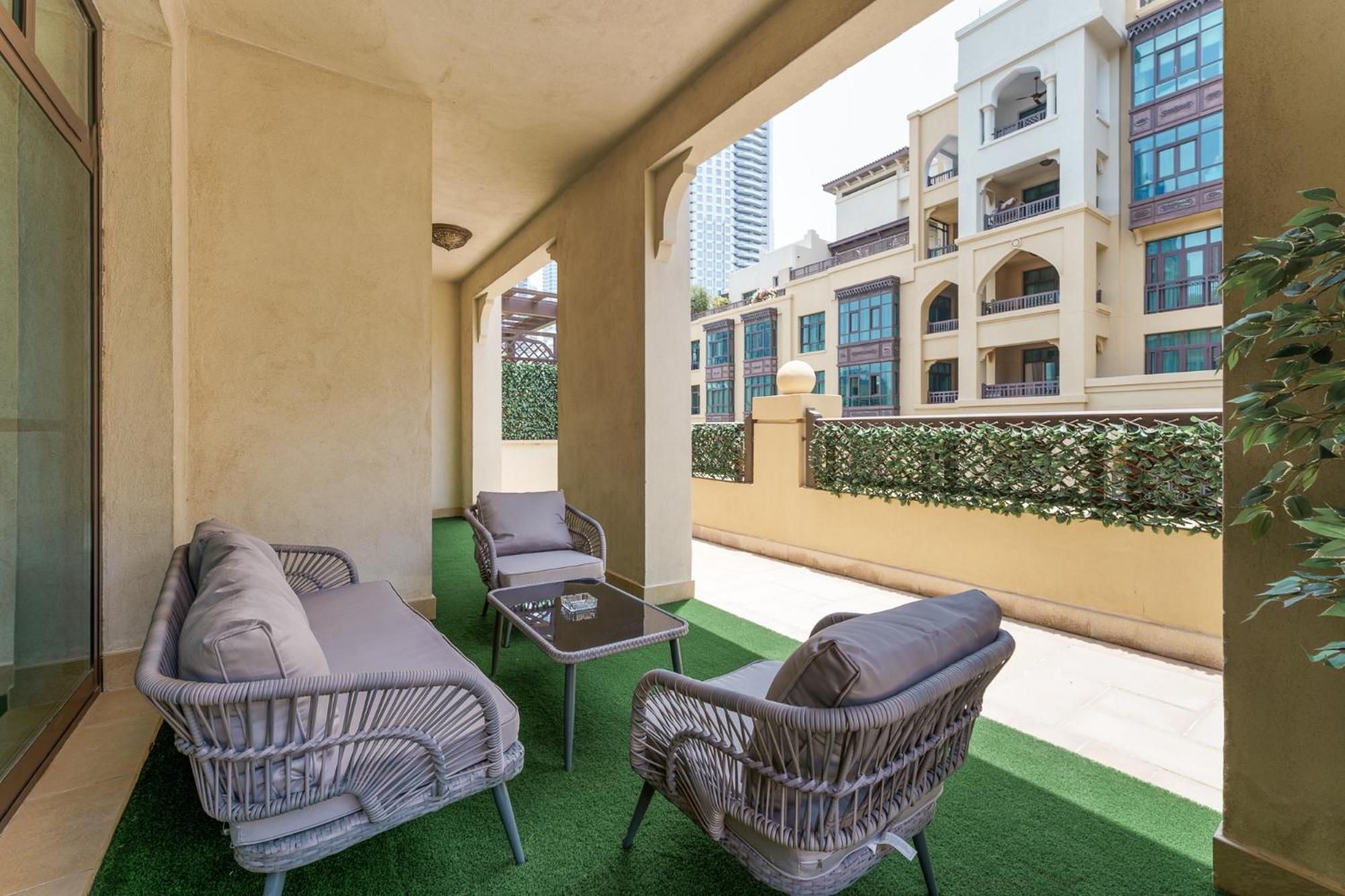 Apartment Astonishing Just A 2 Minutes Walk To Mall Dubai
