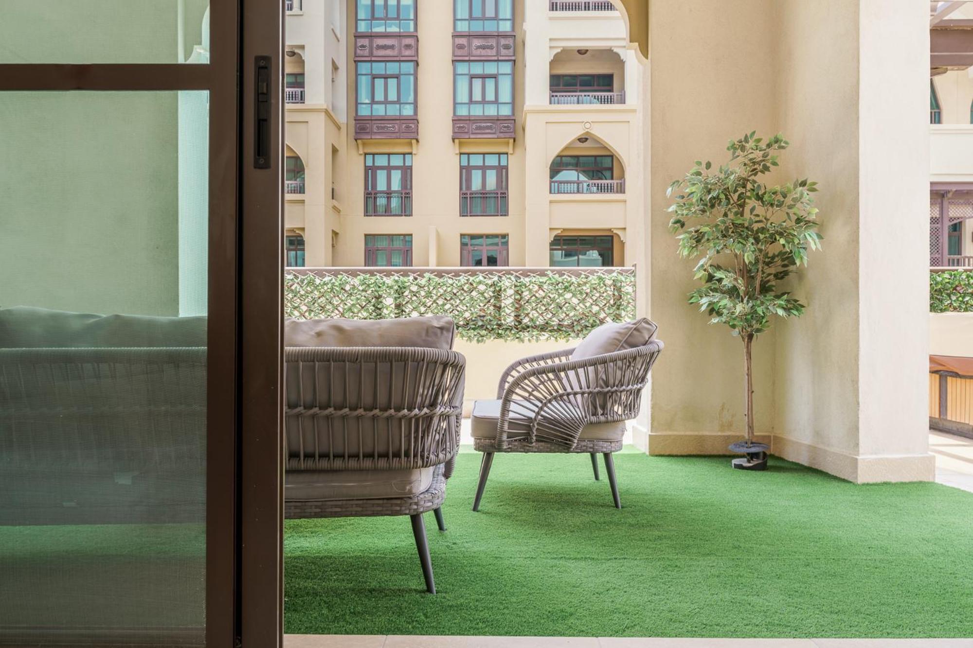 Astonishing Just A 2 Minutes Walk To Mall * Dubai