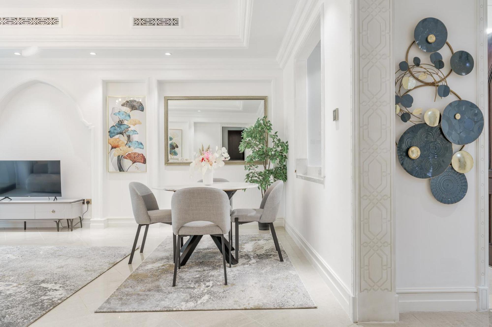 Apartment Astonishing Just A 2 Minutes Walk To Mall *