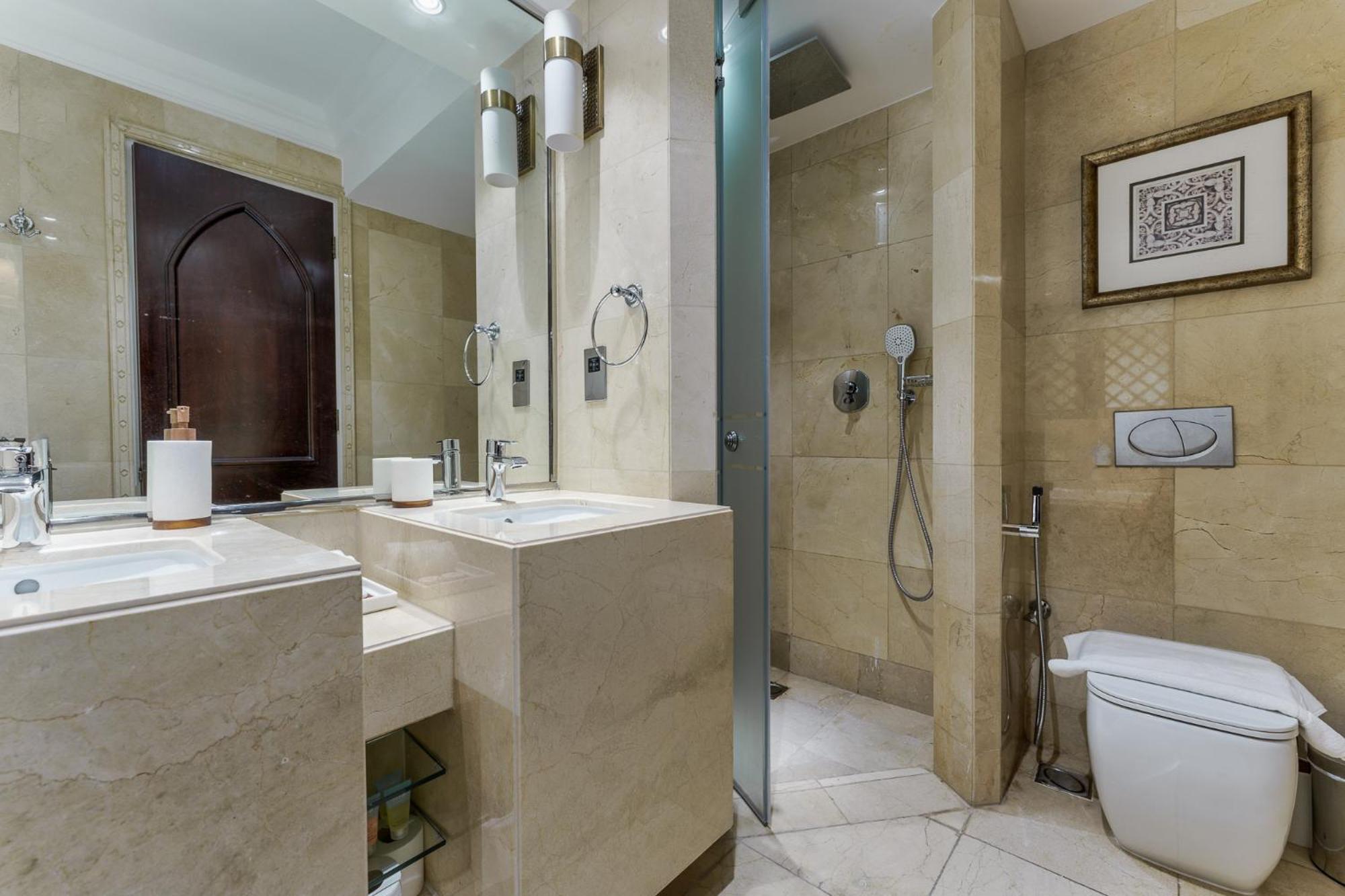 Astonishing Just A 2 Minutes Walk To Mall Apartment Dubai