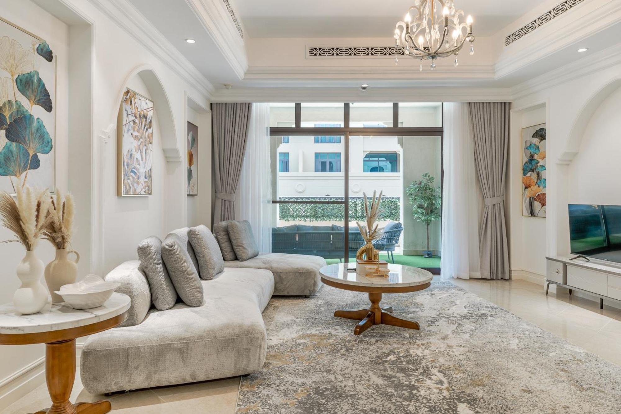 Astonishing Just A 2 Minutes Walk To Mall Apartment