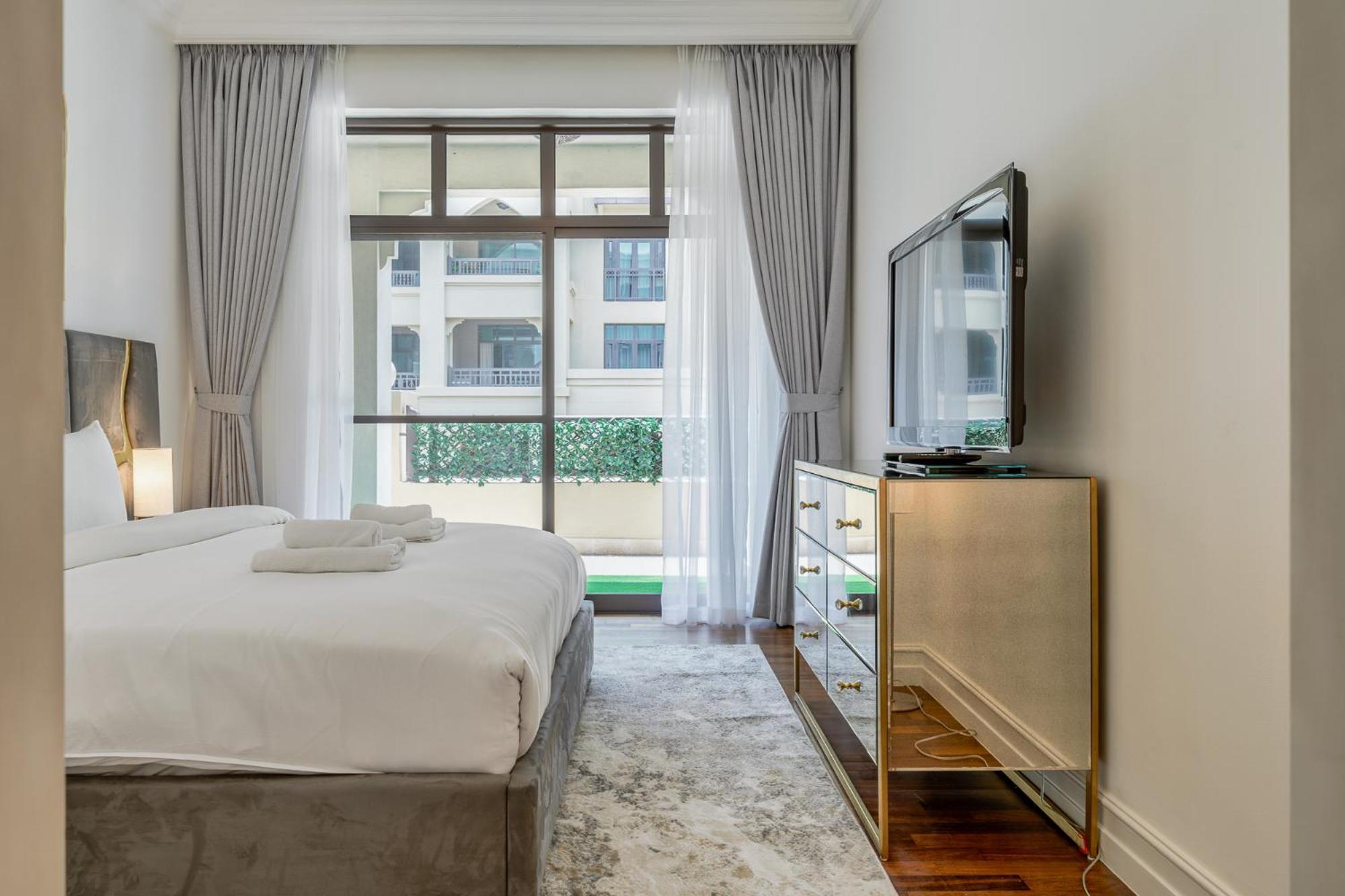 Astonishing Just A 2 Minutes Walk To Mall *