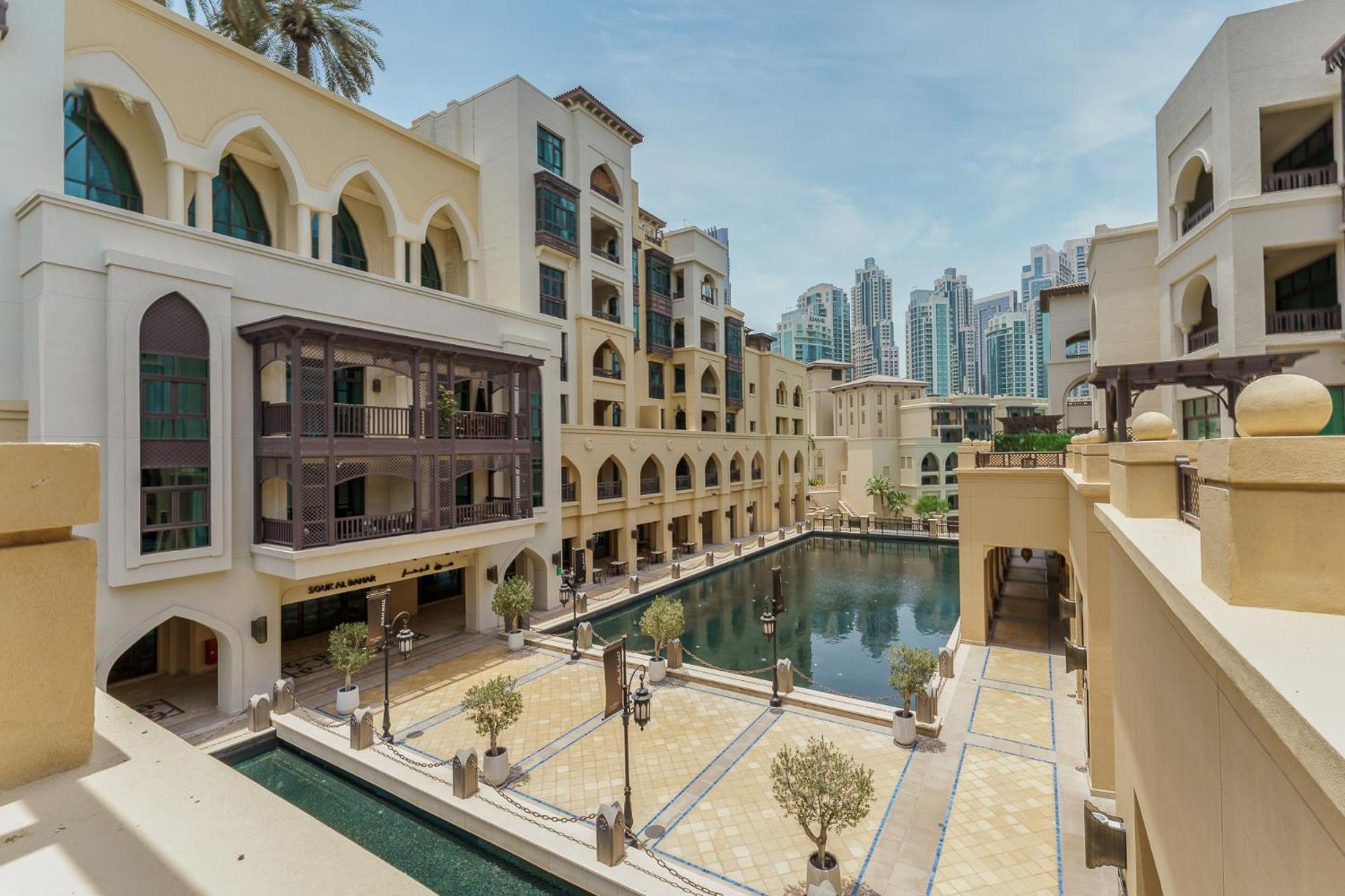 Apartment Astonishing Just A 2 Minutes Walk To Mall *