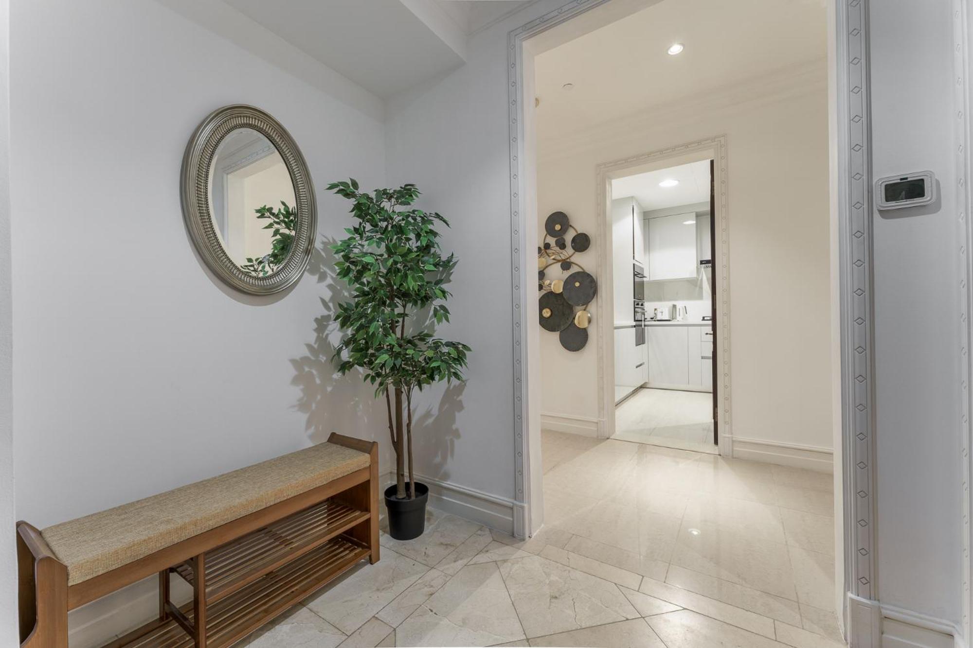 Astonishing Just A 2 Minutes Walk To Mall Apartment *