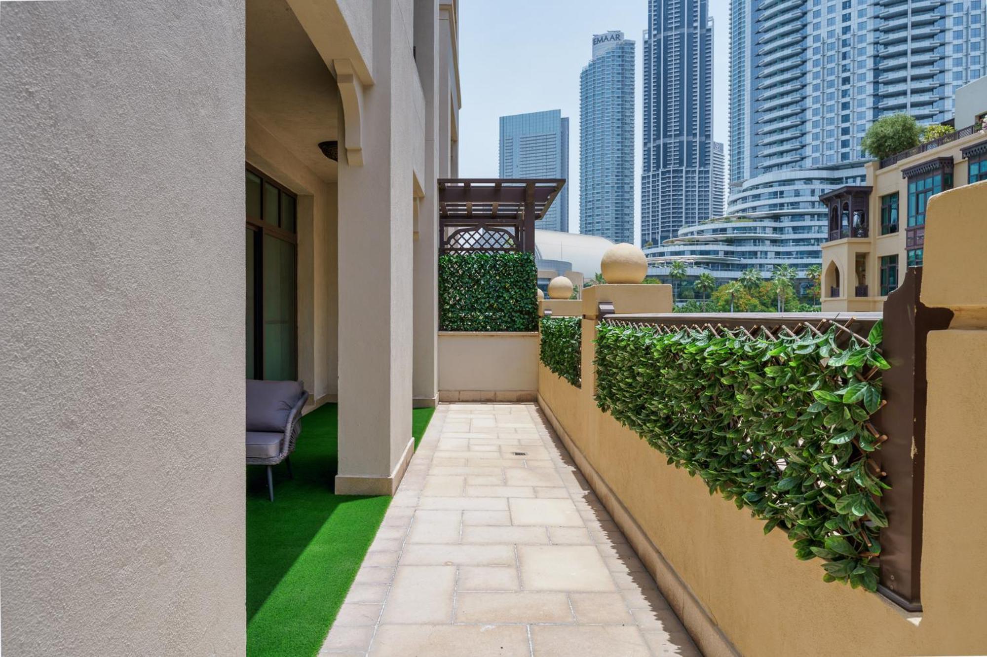 Astonishing Just A 2 Minutes Walk To Mall Apartment Dubai