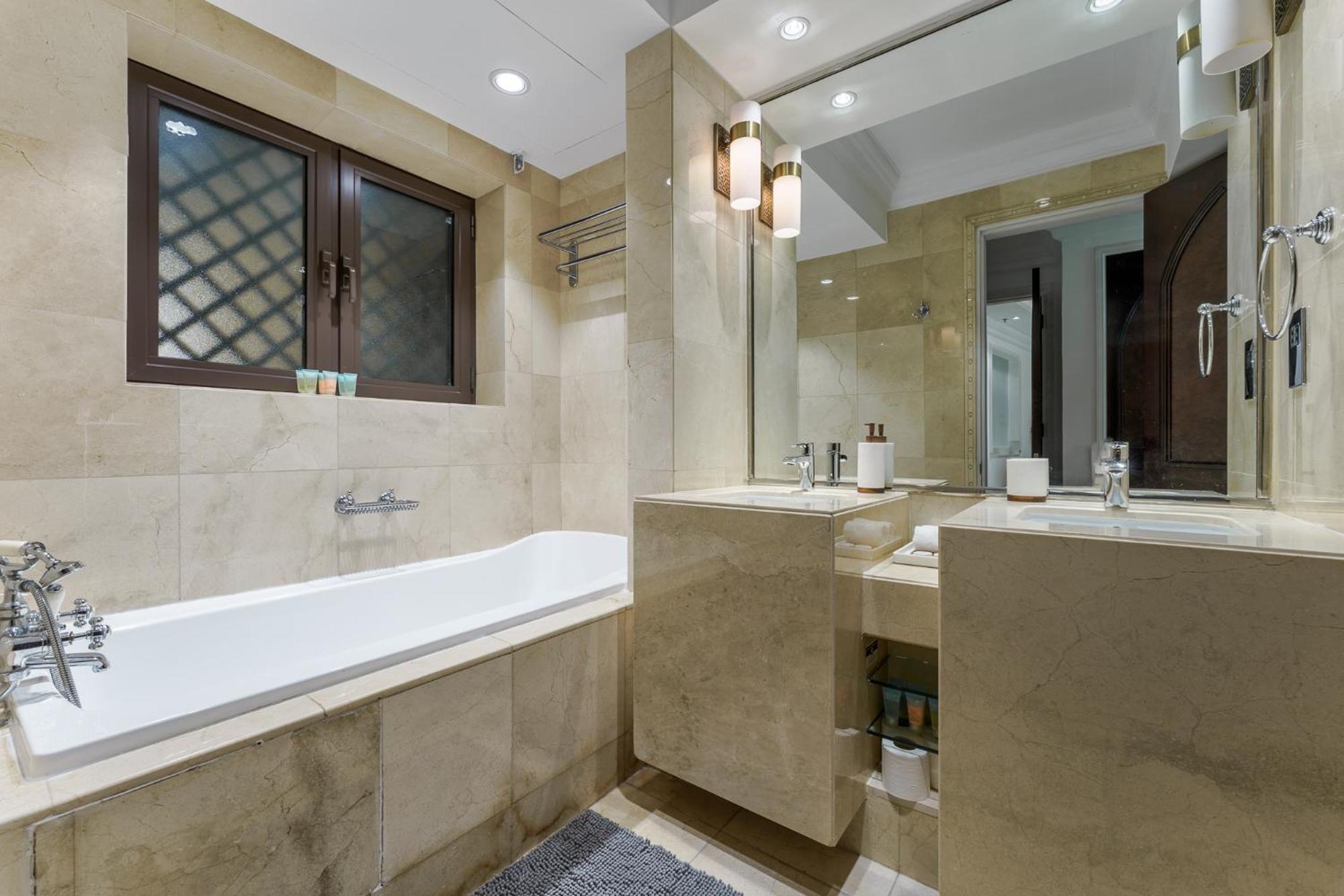 Apartment Astonishing Just A 2 Minutes Walk To Mall