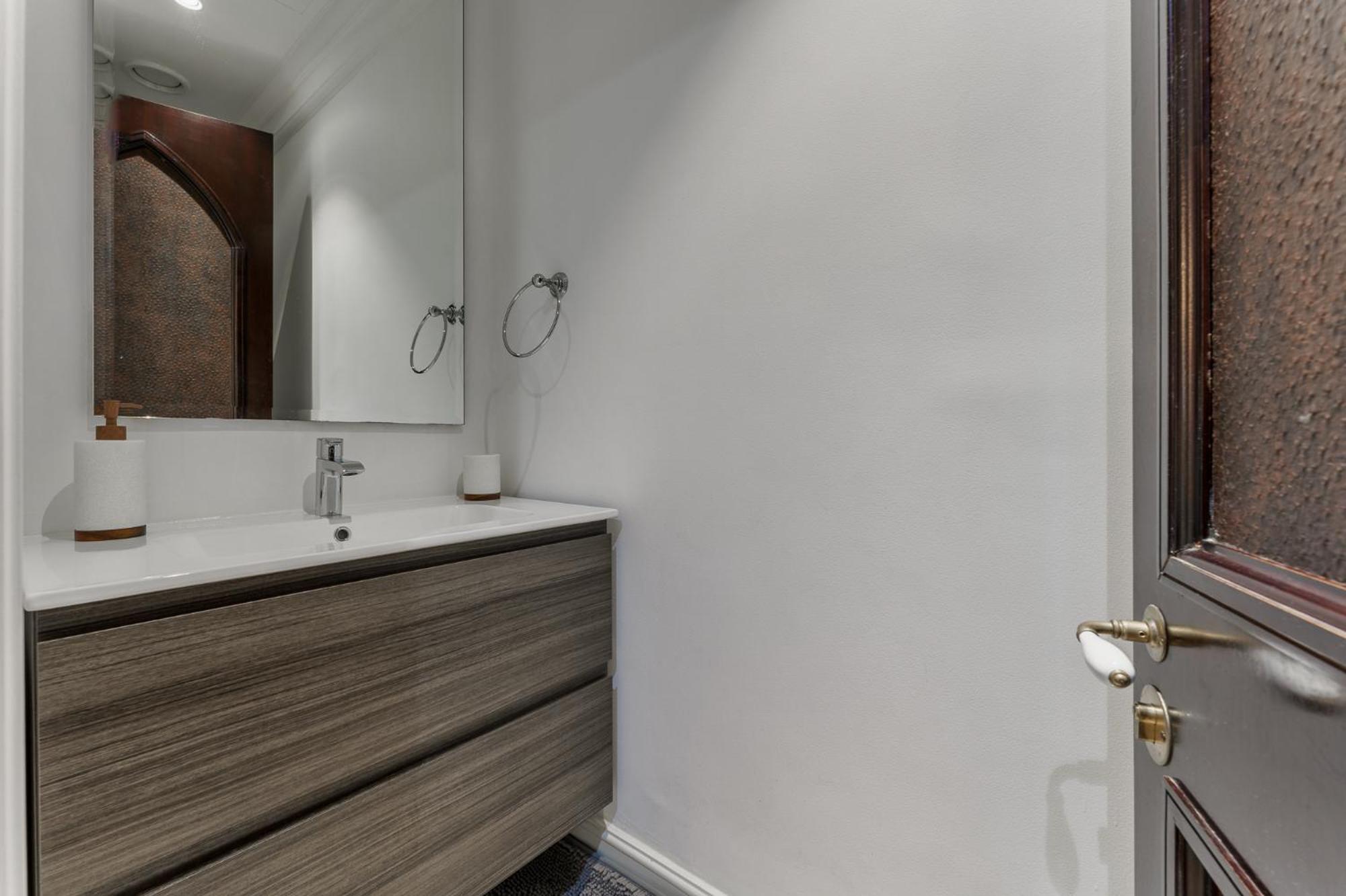 Astonishing Just A 2 Minutes Walk To Mall Apartment
