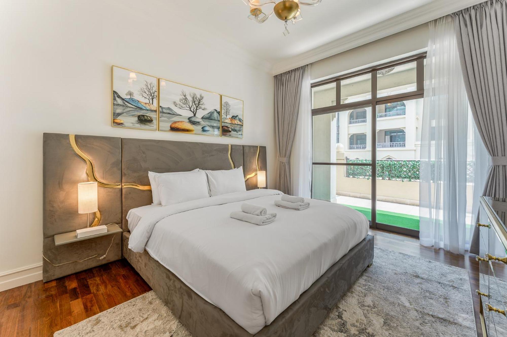 Astonishing Just A 2 Minutes Walk To Mall Apartment