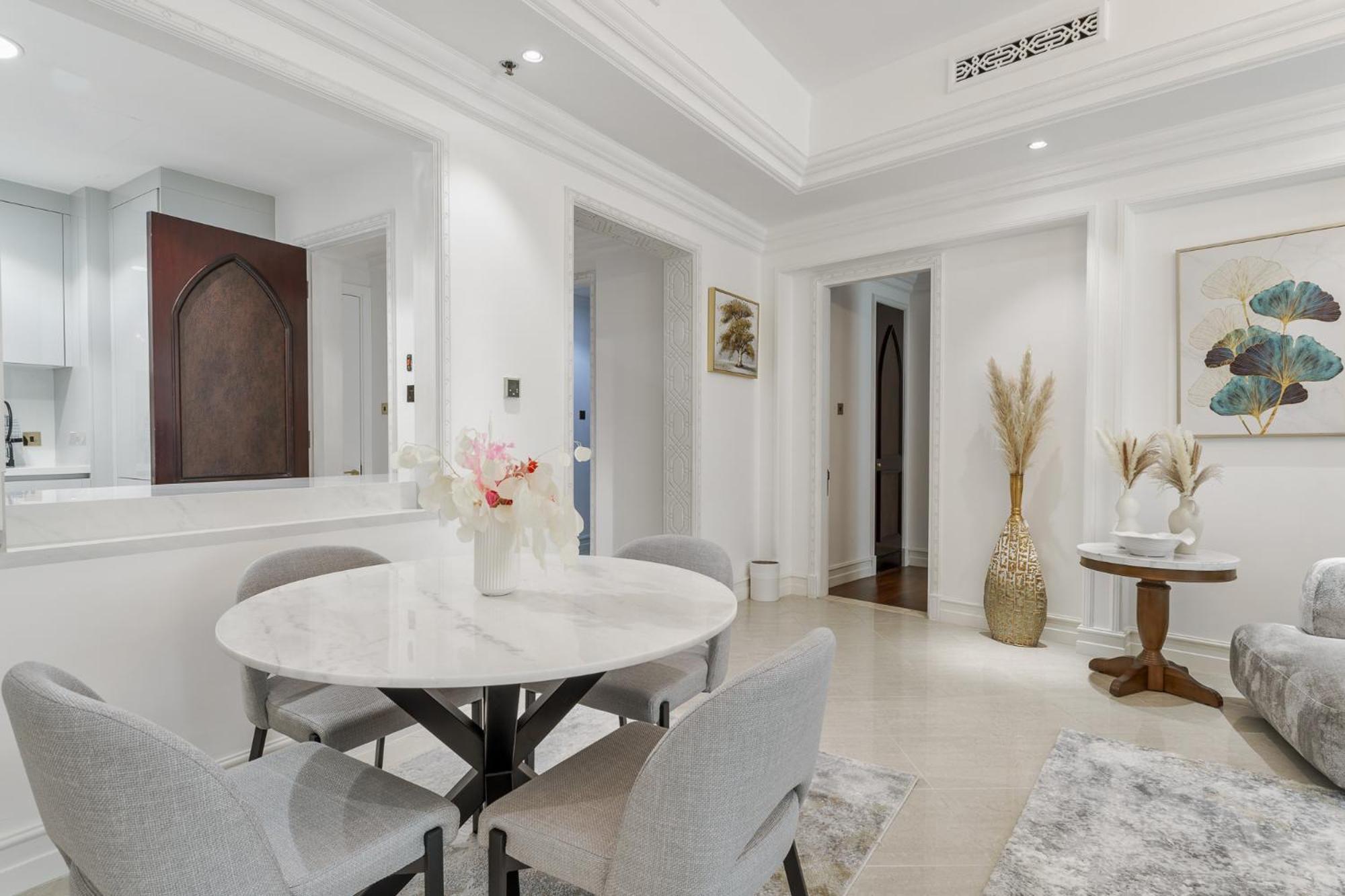 Astonishing Just A 2 Minutes Walk To Mall Apartment