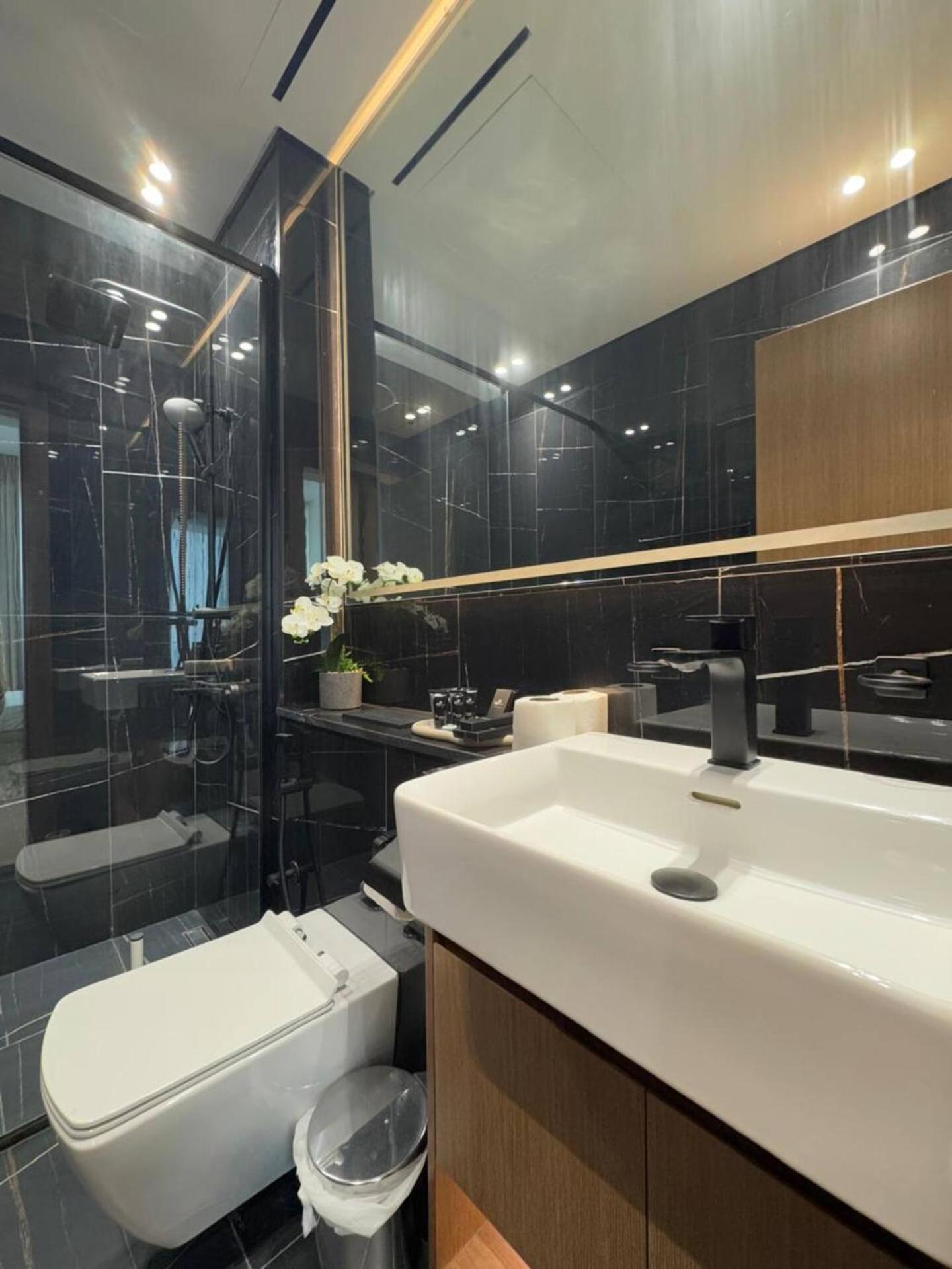 Beautiful 2br In Jvc With Private Pool
