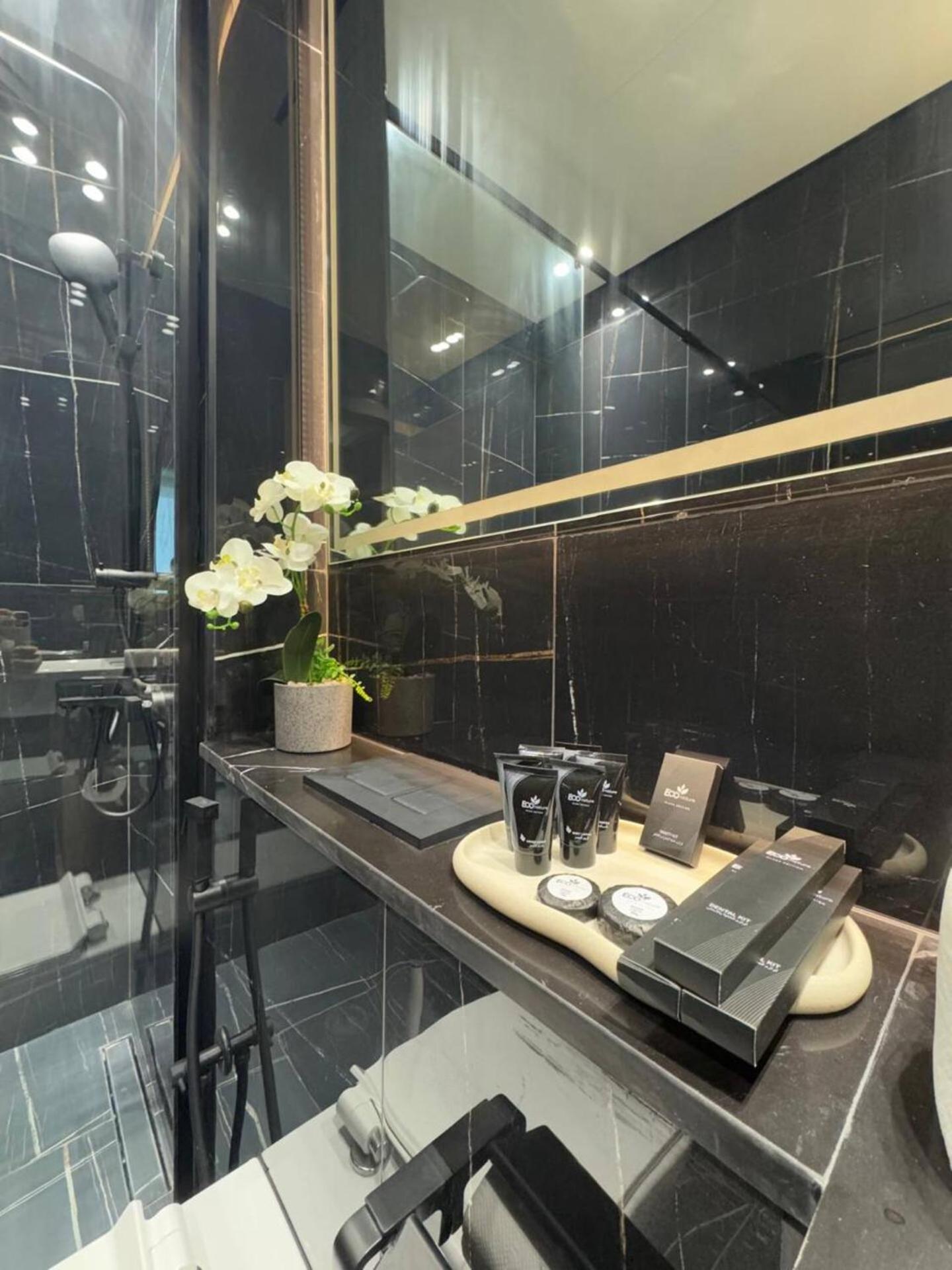 Beautiful 2br In Jvc With Private Pool *