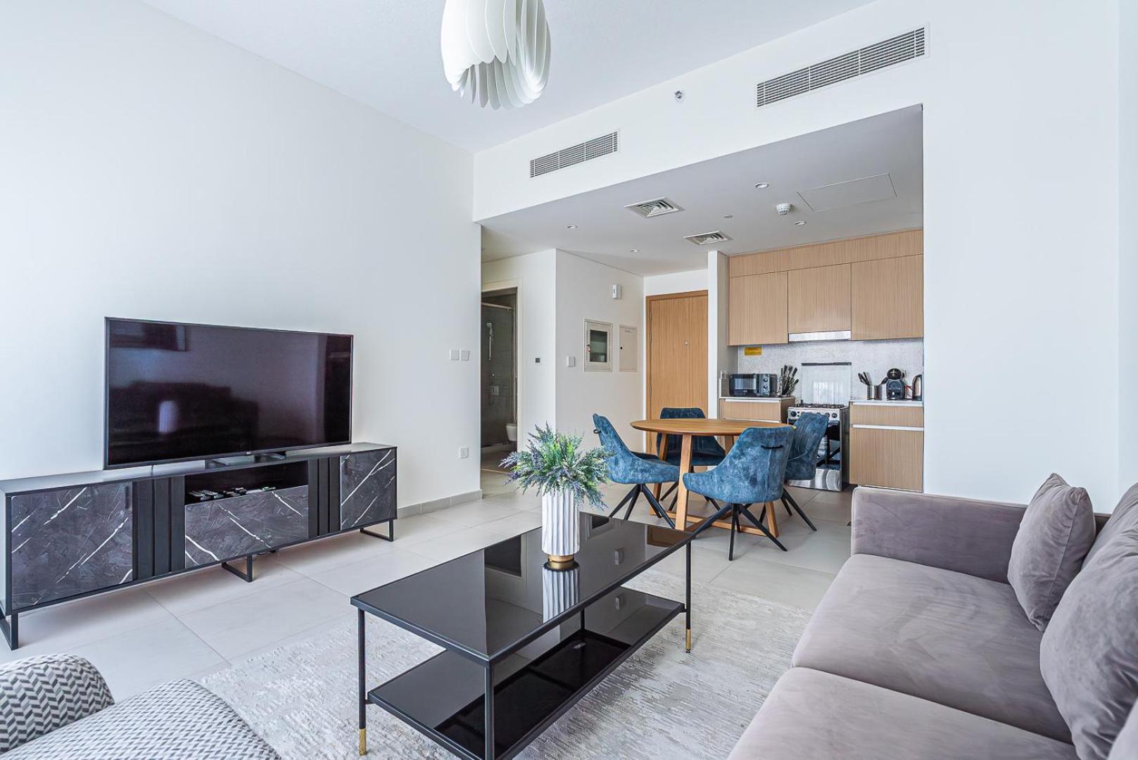 Elegant 1bdr In Creek With Pool View Apartment