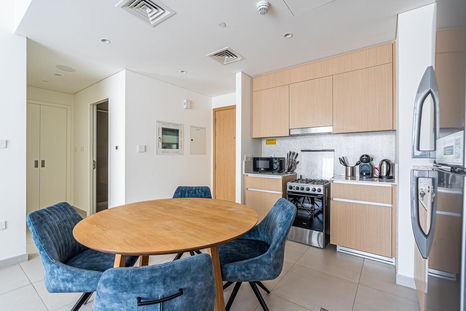 Elegant 1bdr In Creek With Pool View *
