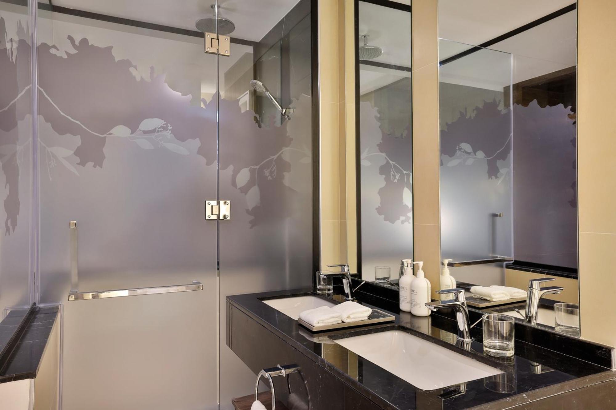 Local At Jumeirah Village Triangle Hotel Dubai