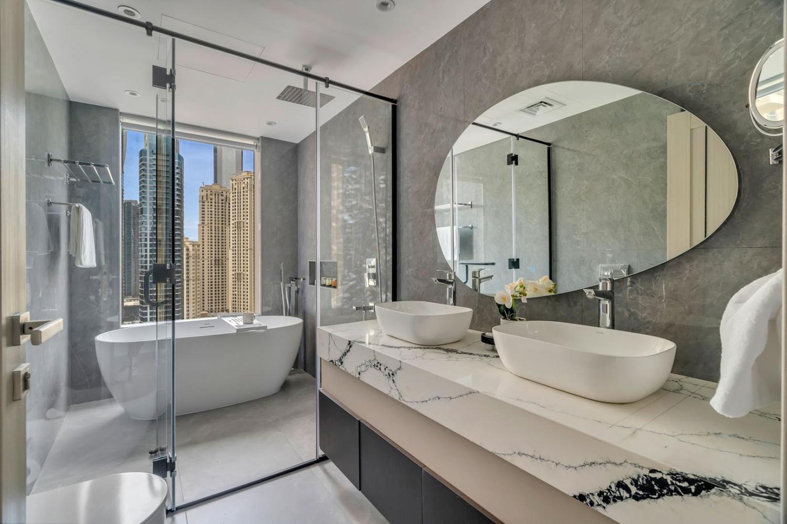 Guestready - Marina Canal Luxurious Retreat Apartment Dubai