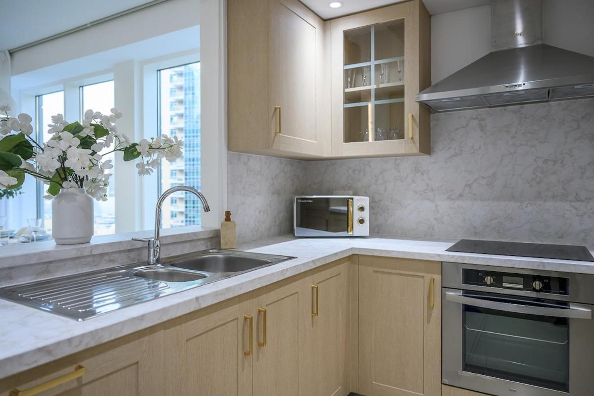 Luxury With Full Burj & Fountain Views Apartment *