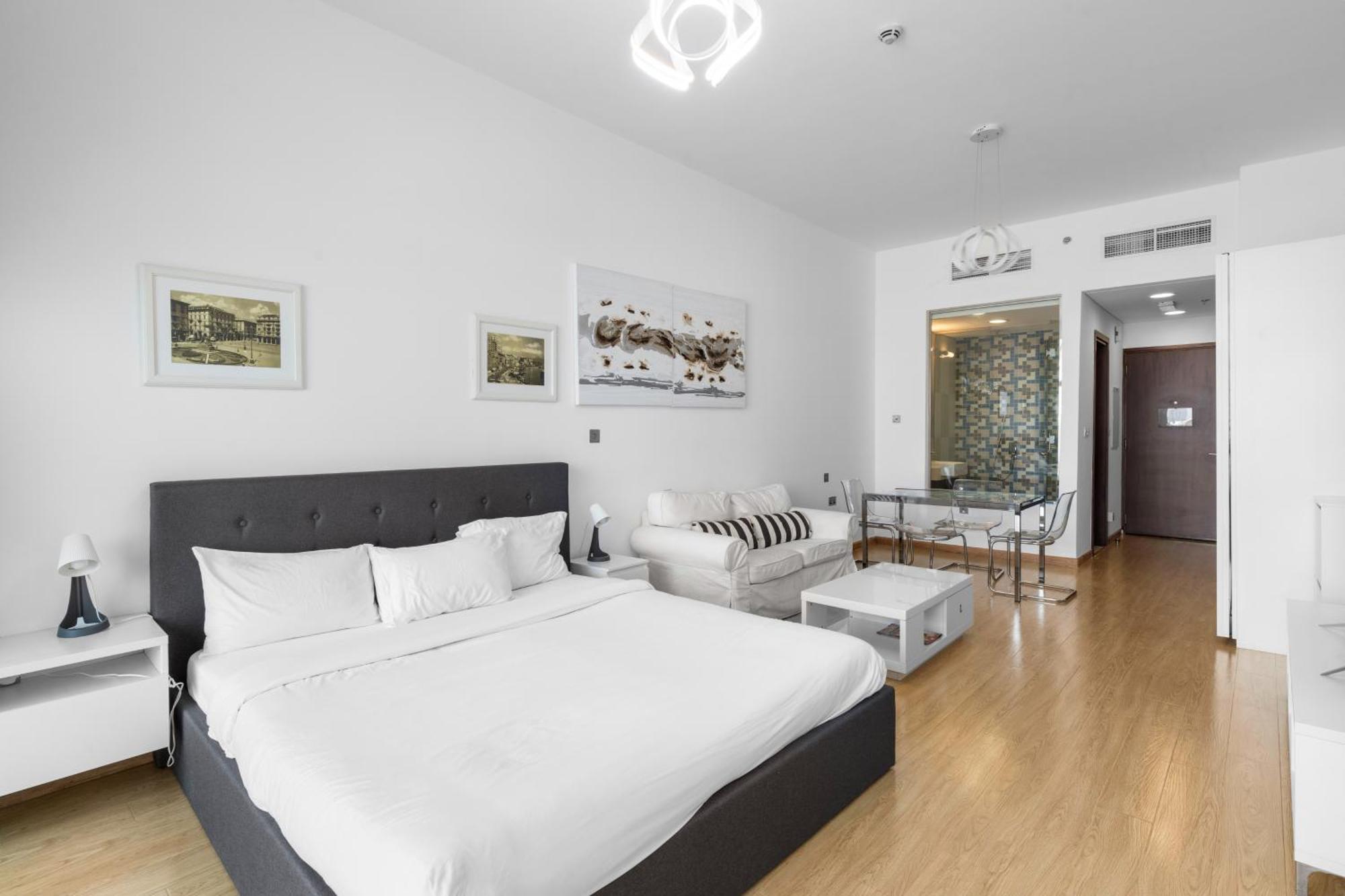Bright Beachfront With Breathtaking Views *