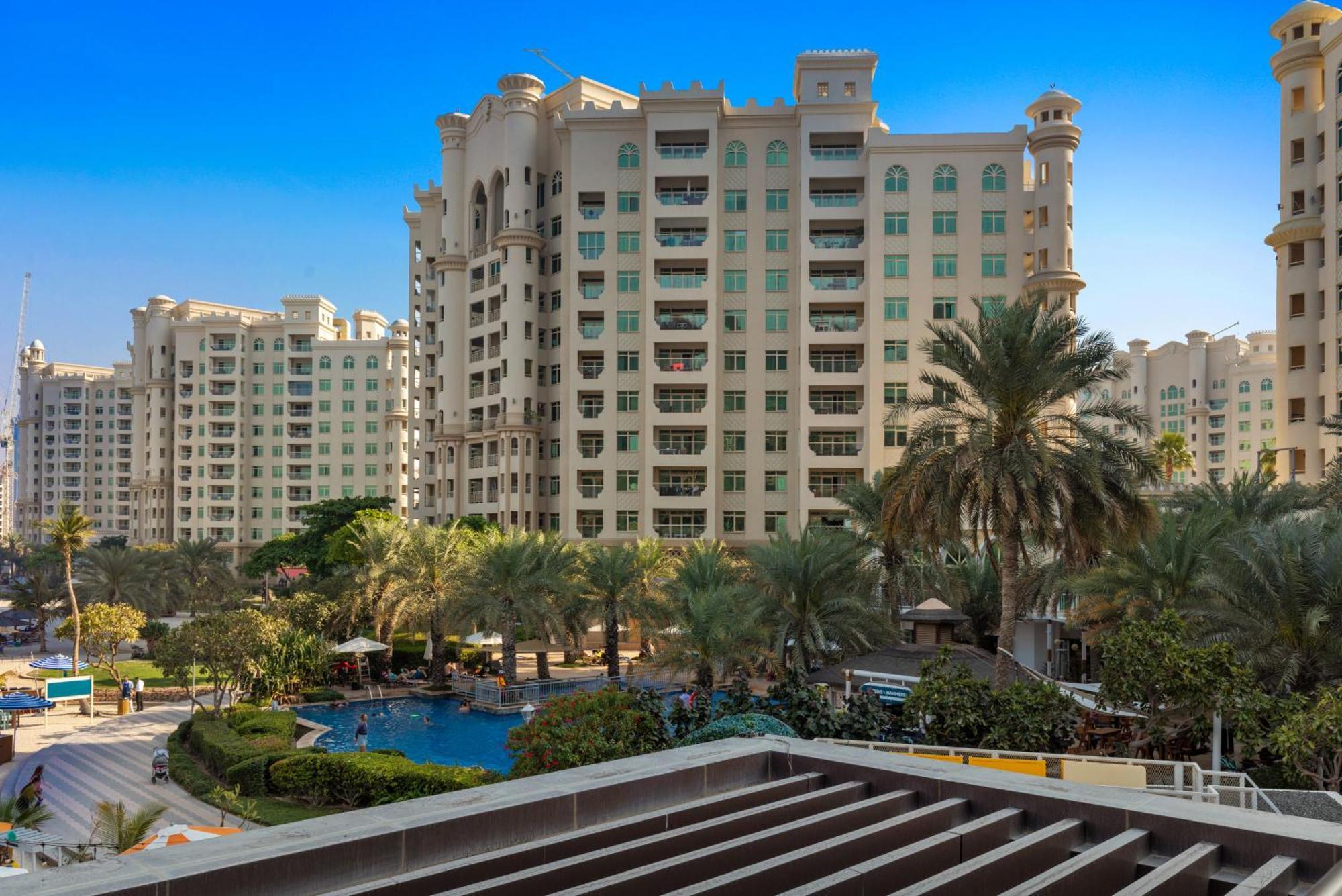 Bright Beachfront With Breathtaking Views * Dubai