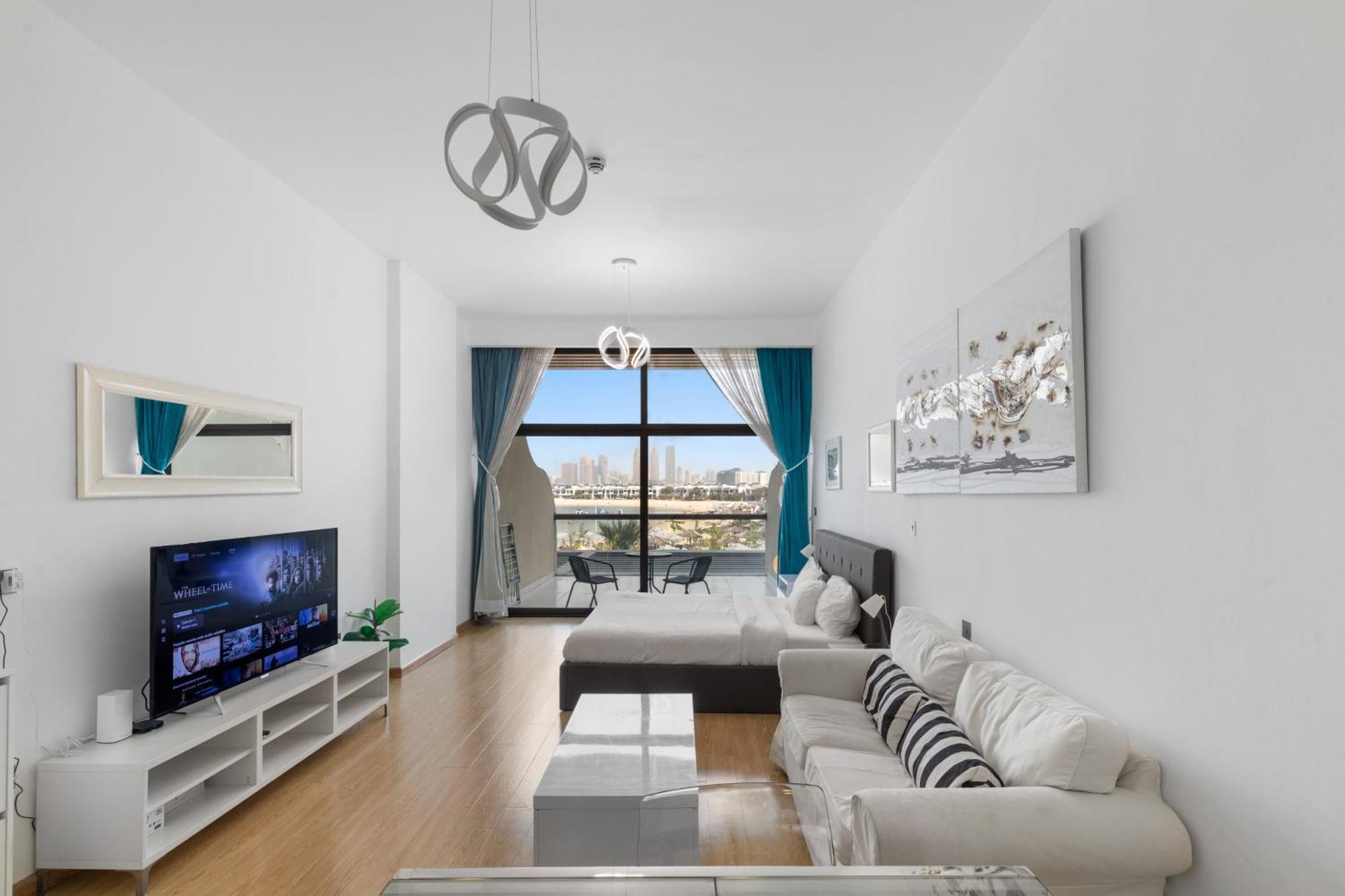 Bright Beachfront With Breathtaking Views Apartment
