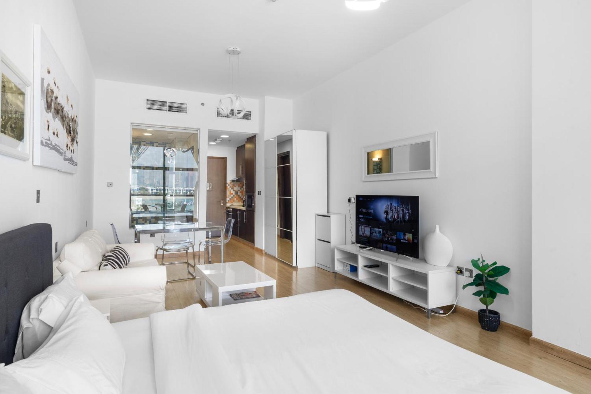 Bright Beachfront With Breathtaking Views Apartment