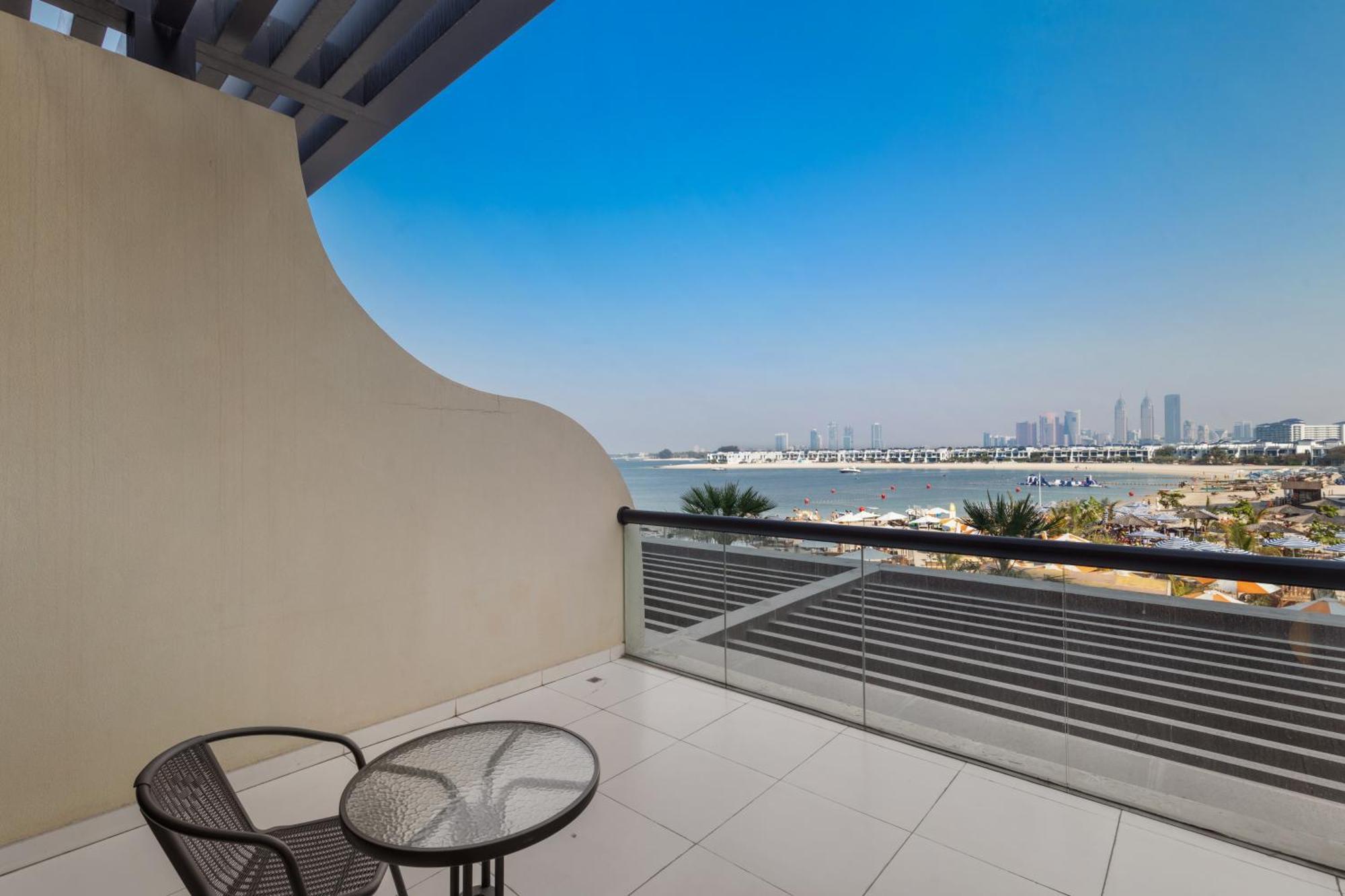 Bright Beachfront With Breathtaking Views *