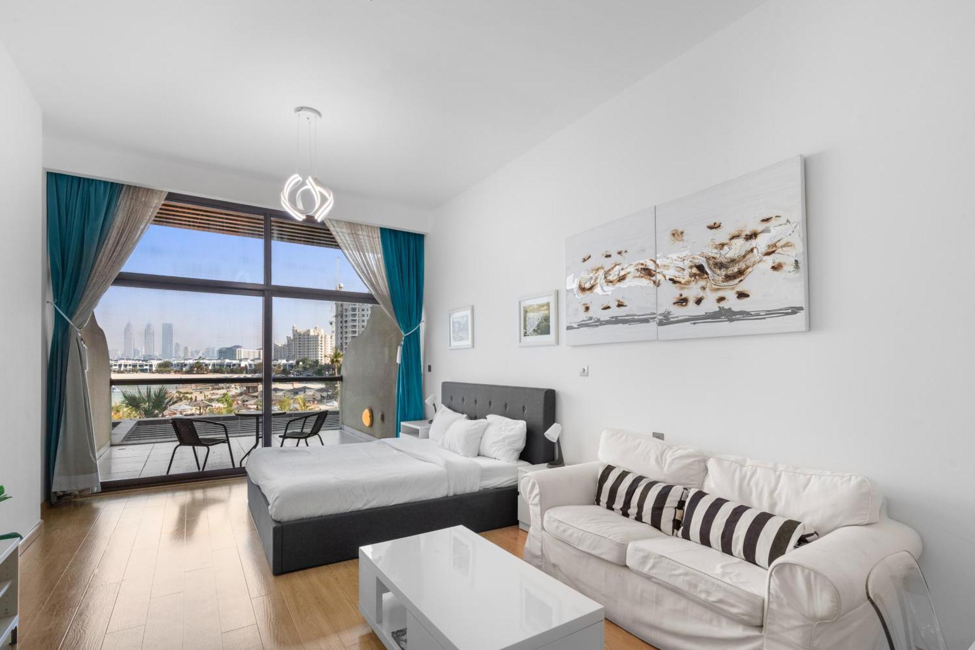 Bright Beachfront With Breathtaking Views Apartment