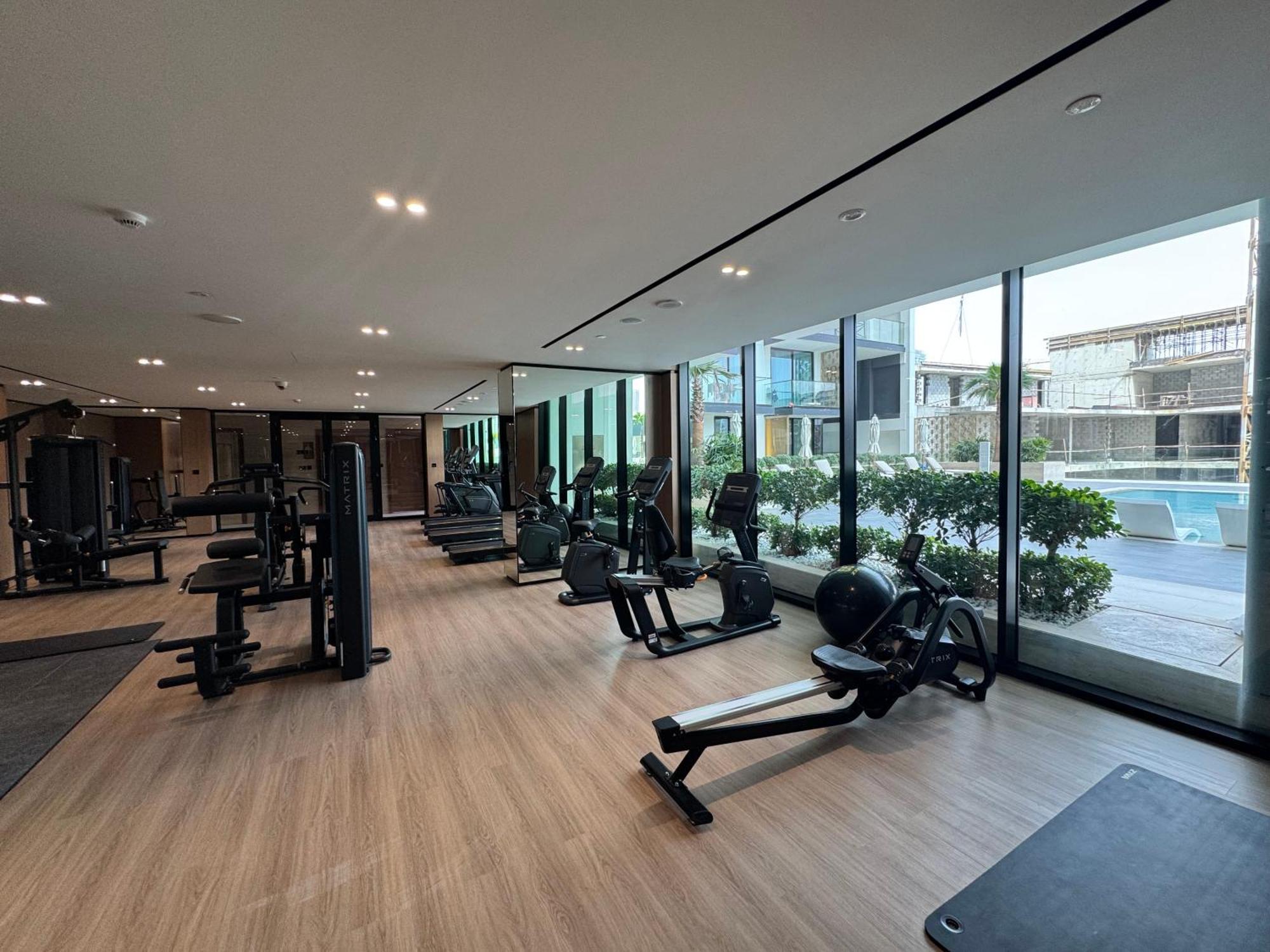 Your Own Pool Spacious 2bdr Jvc Apartment *