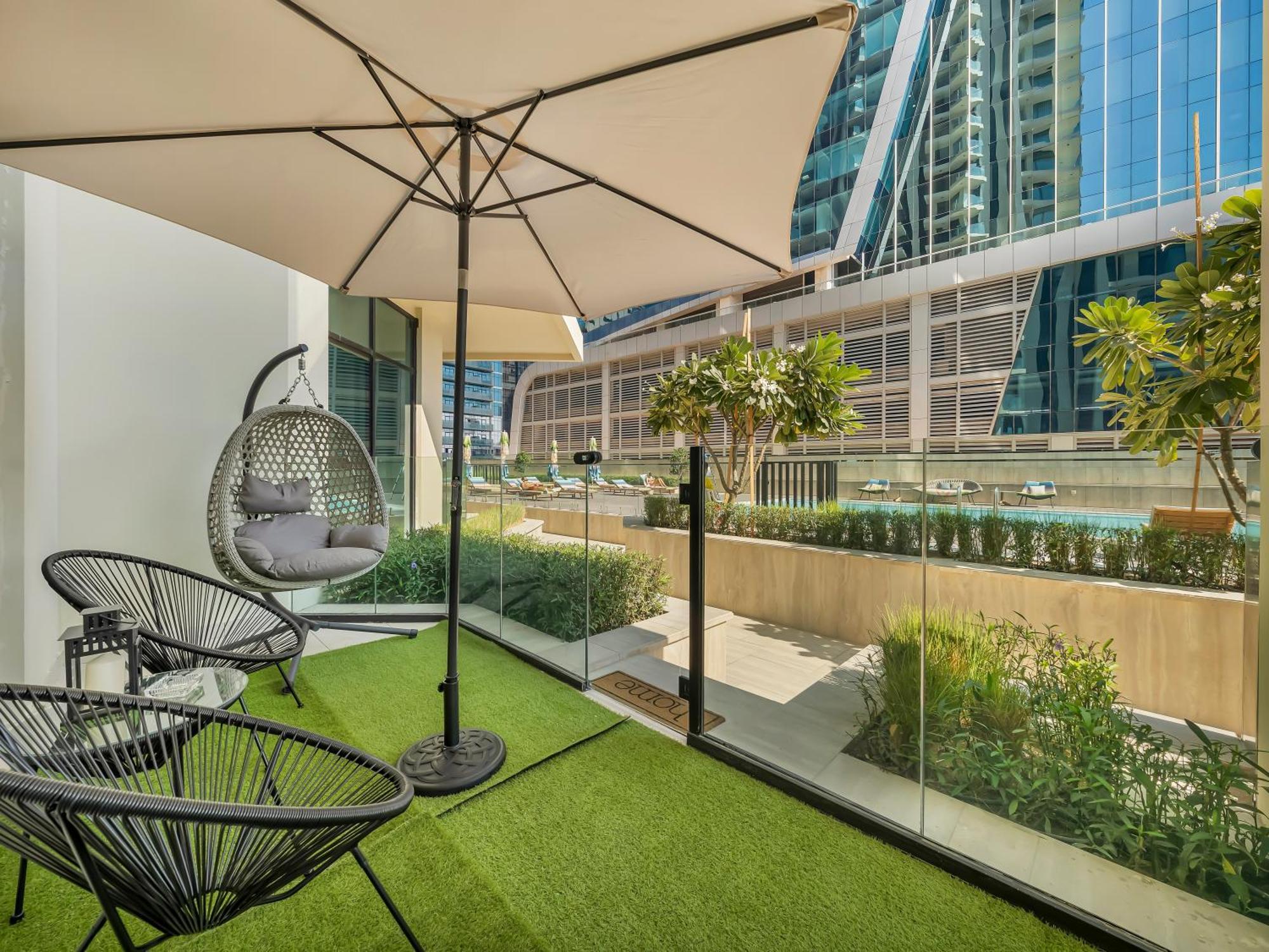 Pool View In Business Bay 2km Burj Khalifa *