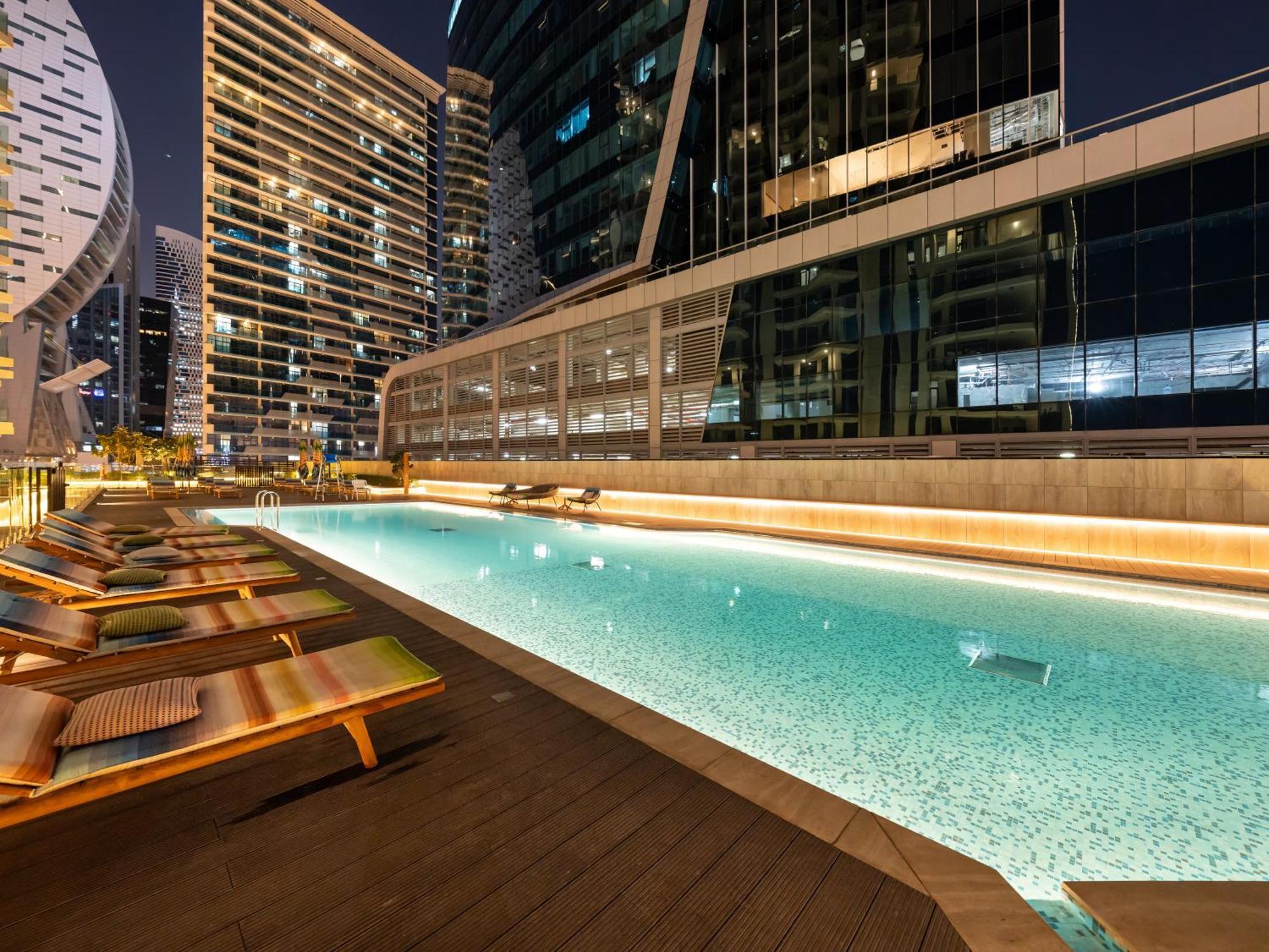 Apartment Pool View In Business Bay 2km Burj Khalifa Dubai
