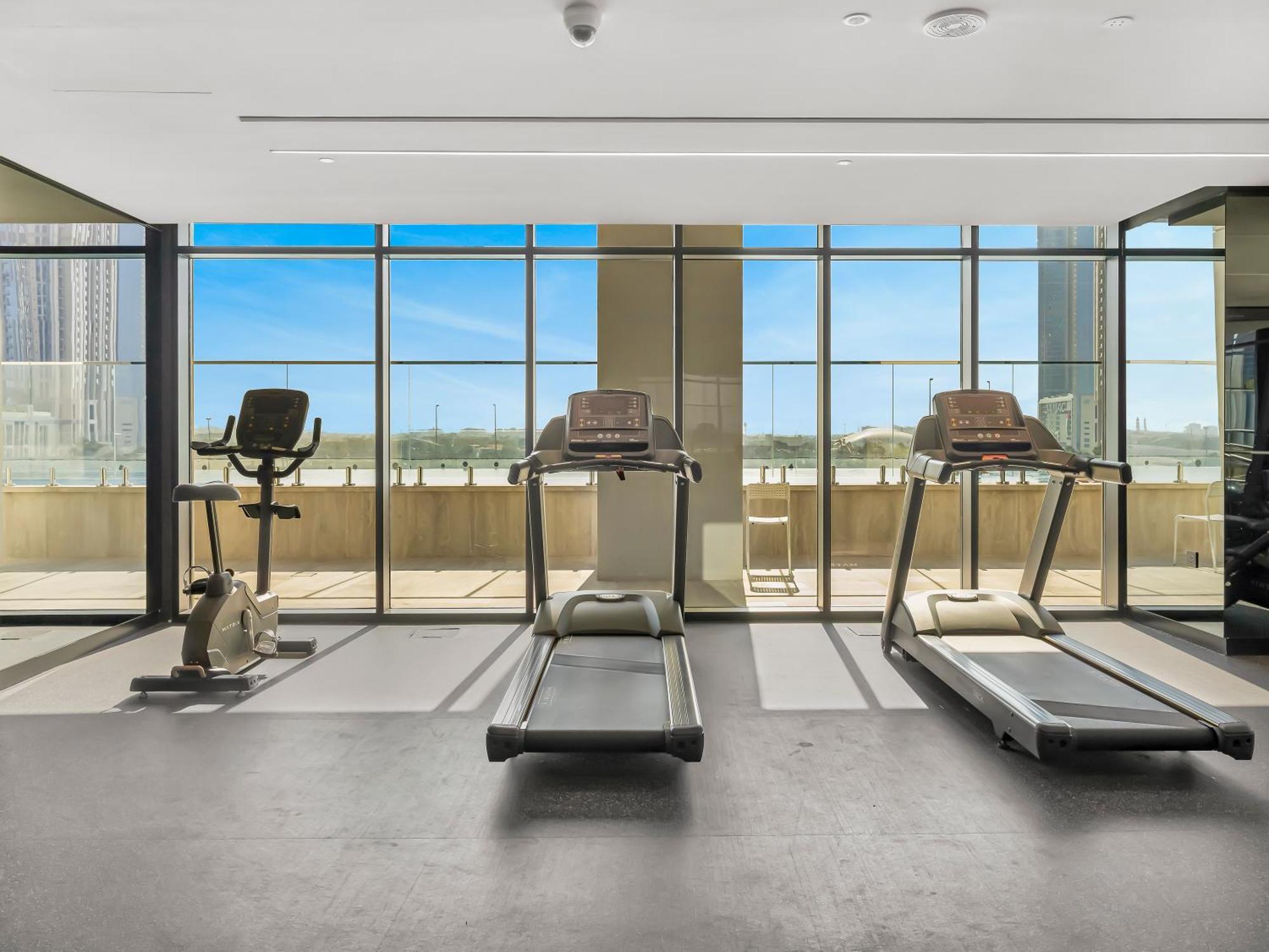 Pool View In Business Bay 2km Burj Khalifa Apartment *