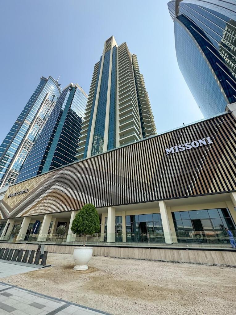 Pool View In Business Bay 2km Burj Khalifa Apartment *
