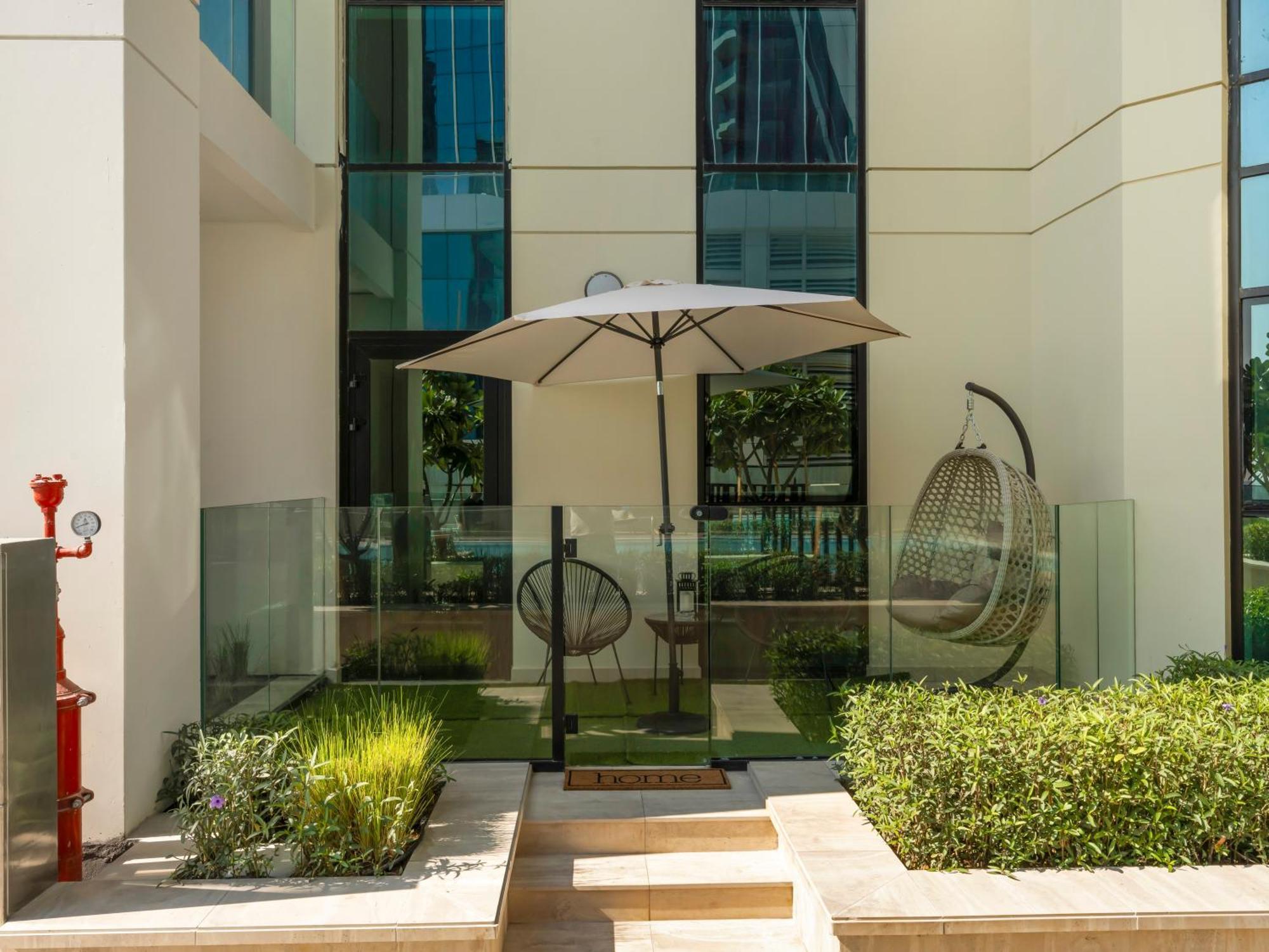 Pool View In Business Bay 2km Burj Khalifa Apartment Dubai