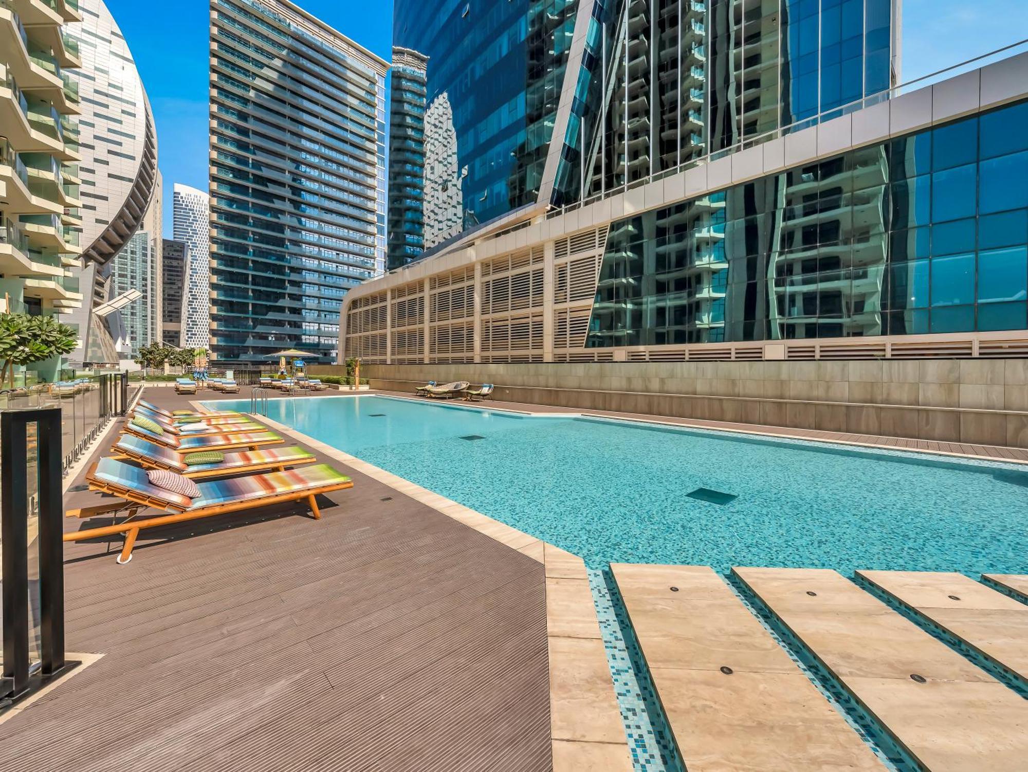 Apartment Pool View In Business Bay 2km Burj Khalifa Dubai