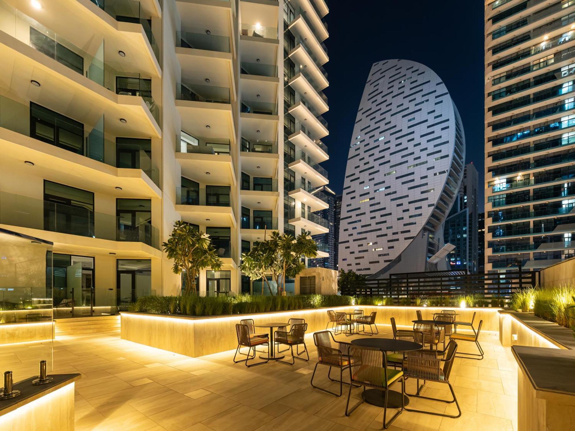 Apartment Pool View In Business Bay 2km Burj Khalifa