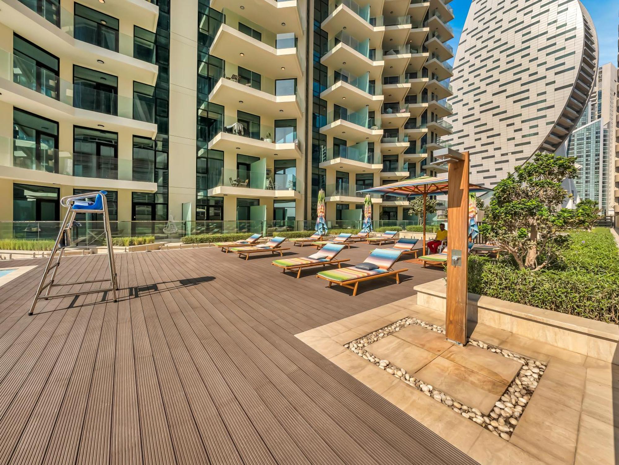 Apartment Pool View In Business Bay 2km Burj Khalifa *