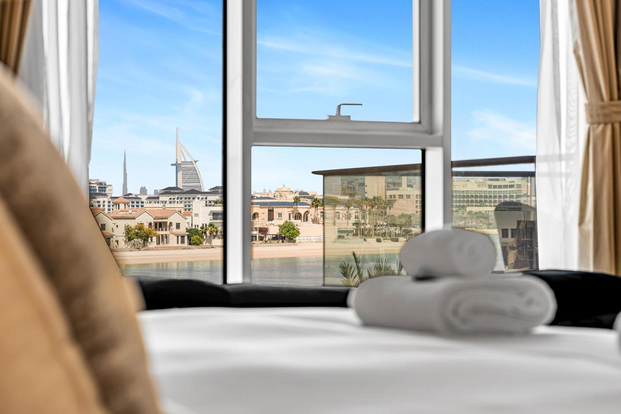 Apartment Tiara Deluxe 3 Bedroom With Private Beach, Burj & Atlantis Sea View