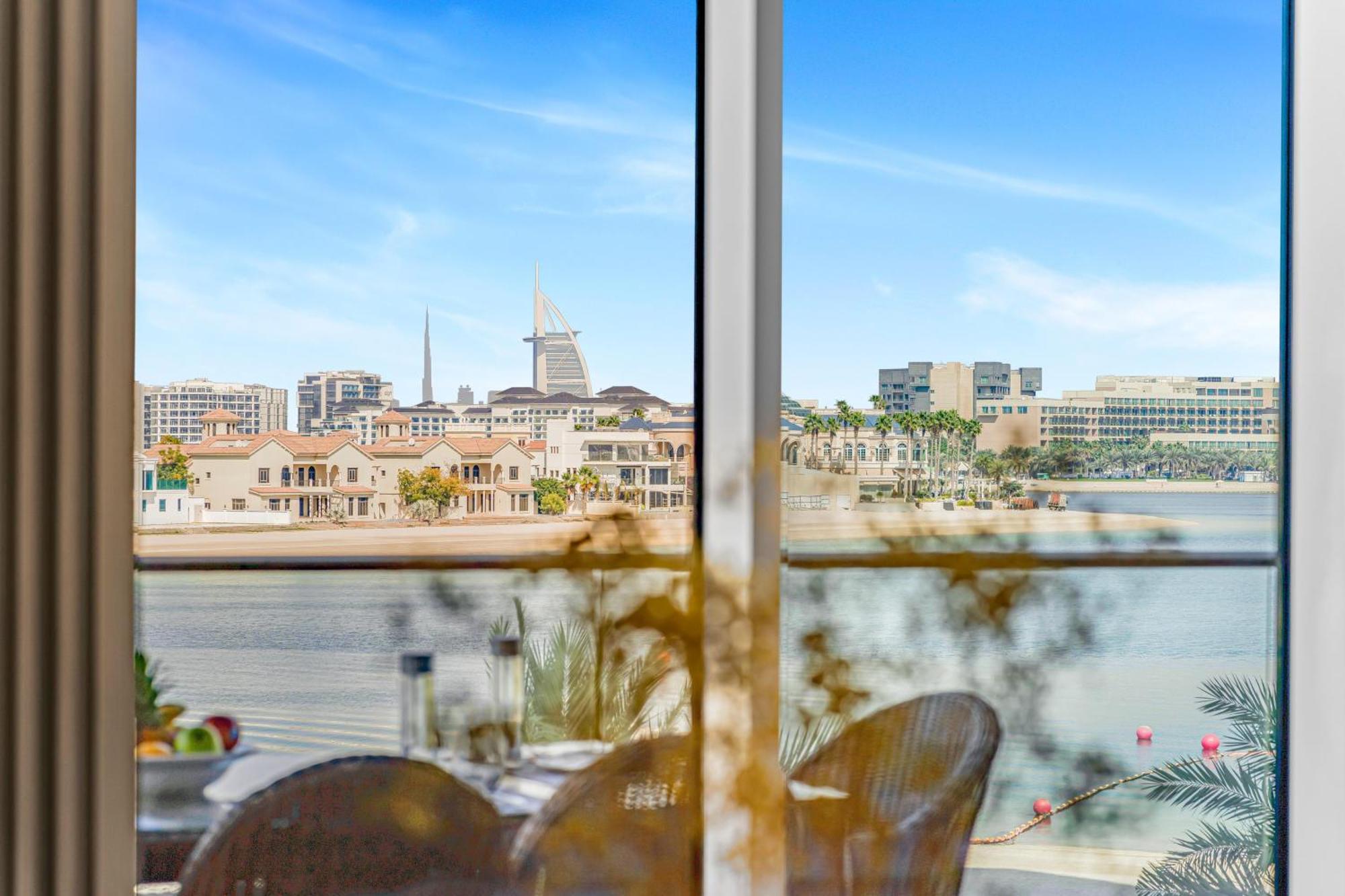 Tiara Deluxe 3 Bedroom With Private Beach, Burj & Atlantis Sea View Apartment Dubai