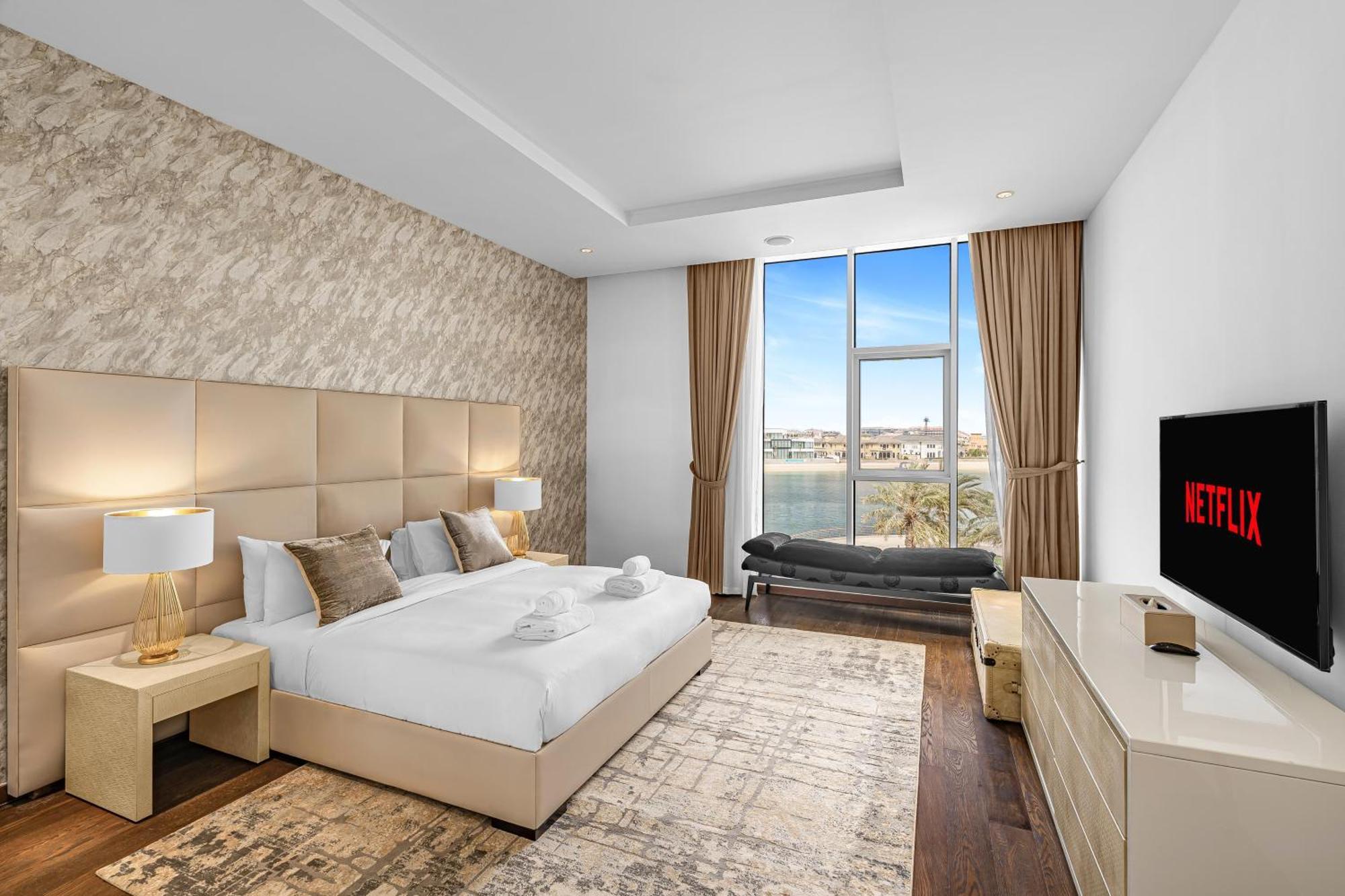Tiara Deluxe 3 Bedroom With Private Beach, Burj & Atlantis Sea View Apartment