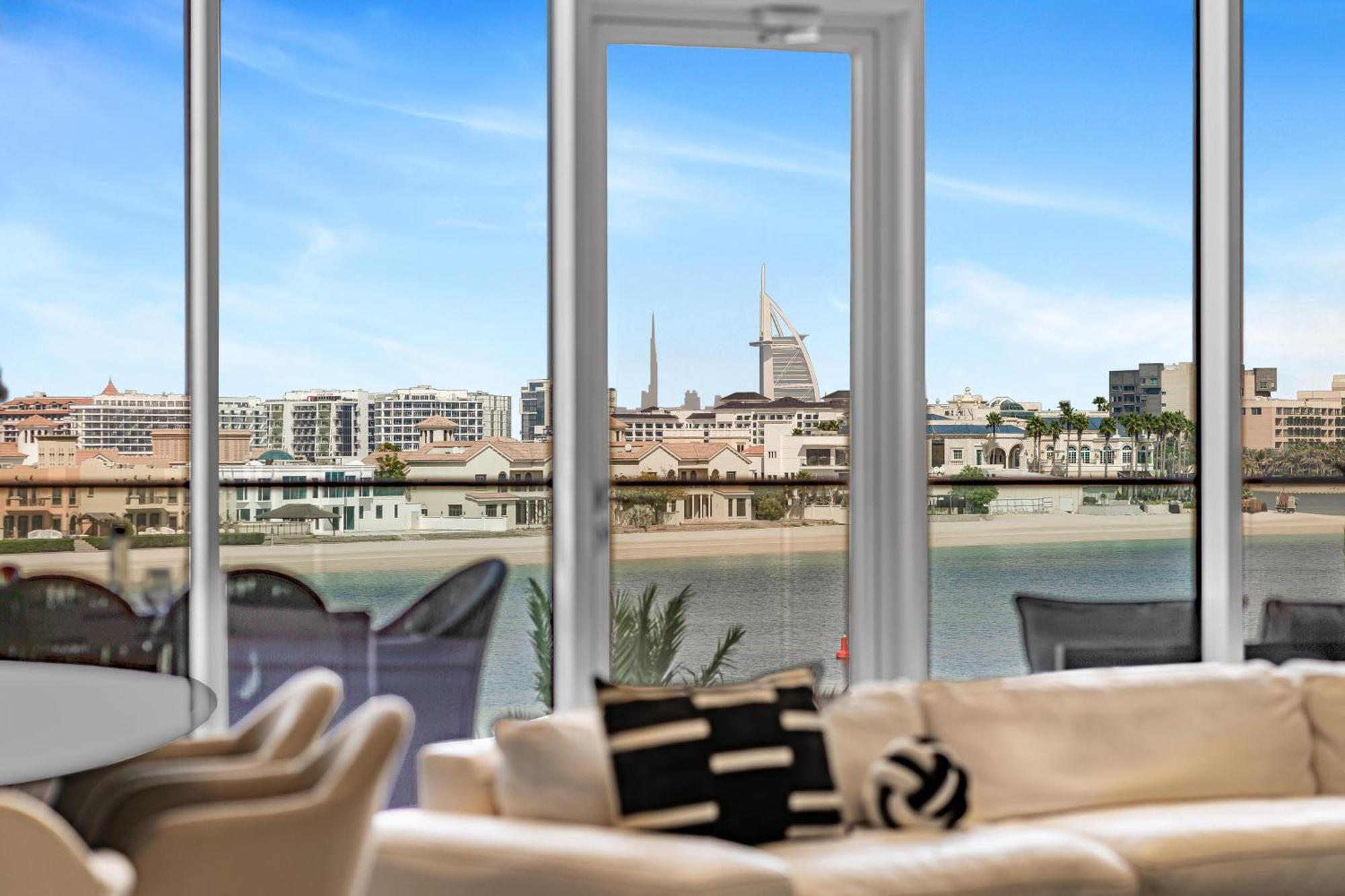 Apartment Tiara Deluxe 3 Bedroom With Private Beach, Burj & Atlantis Sea View Dubai