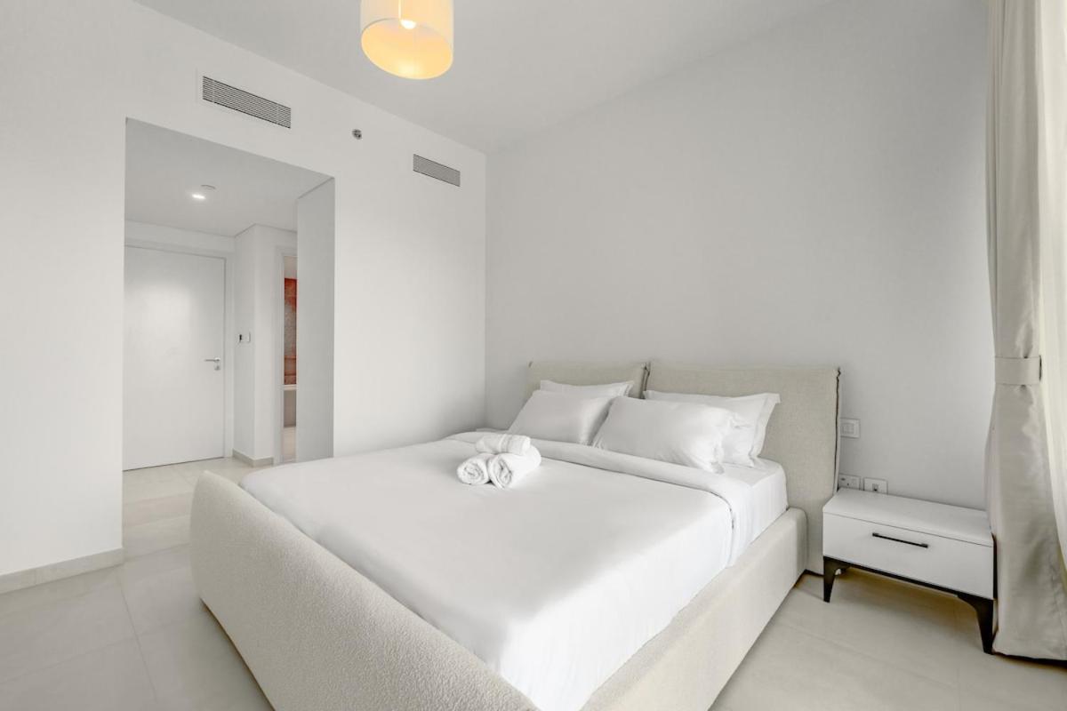 Apartment 3 Bdr Downtown Views Ii With Burj Khalifa Views Dubai