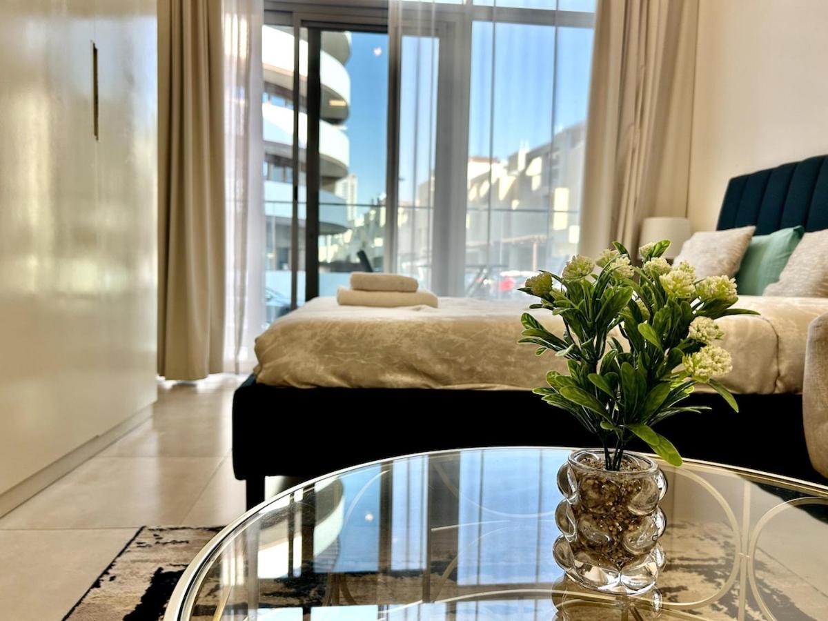 Apartment Homes2retreat - Stylish Gym & Pool, Jvc Dubai
