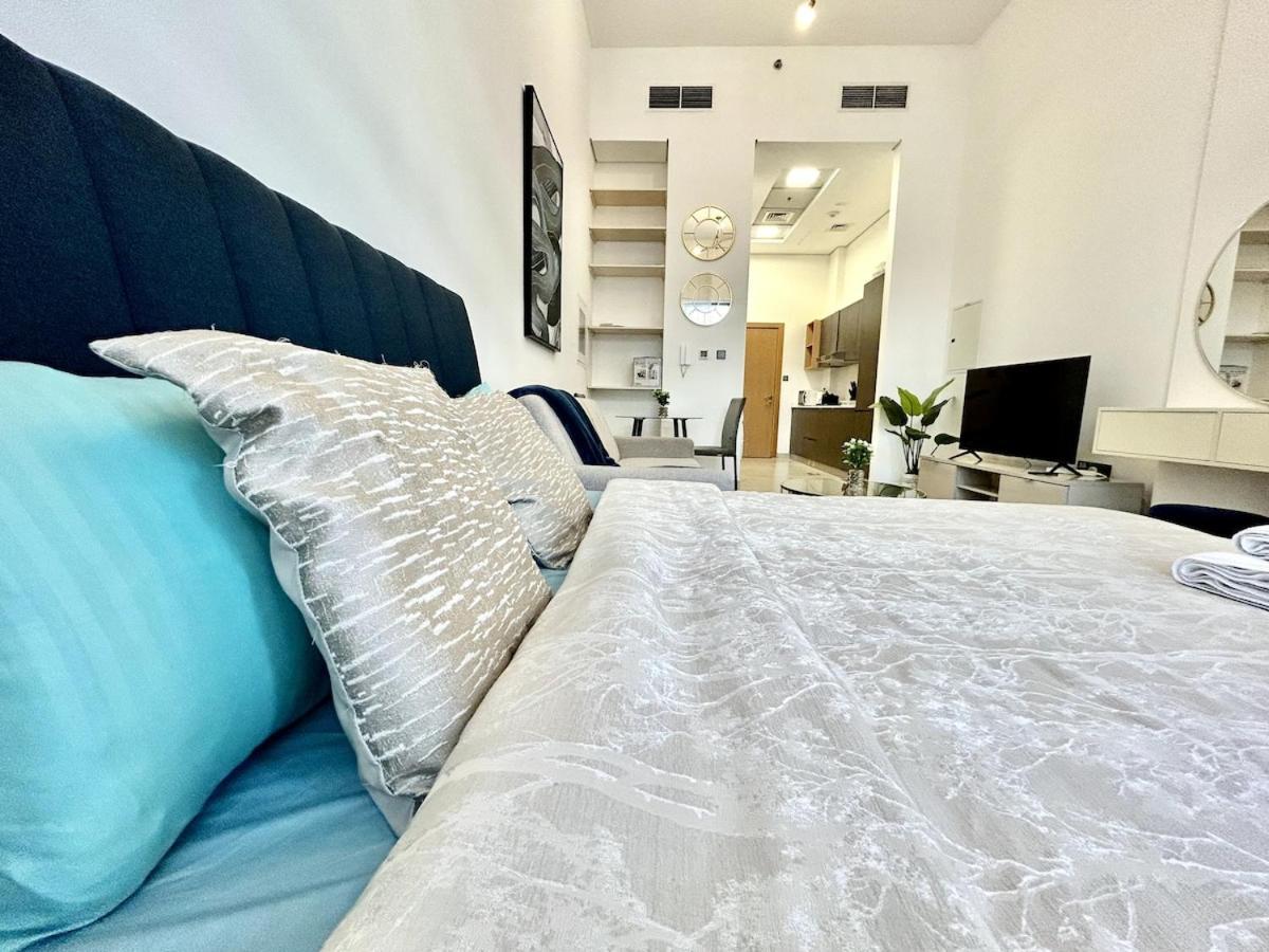 Homes2retreat - Stylish Gym & Pool, Jvc Apartment *