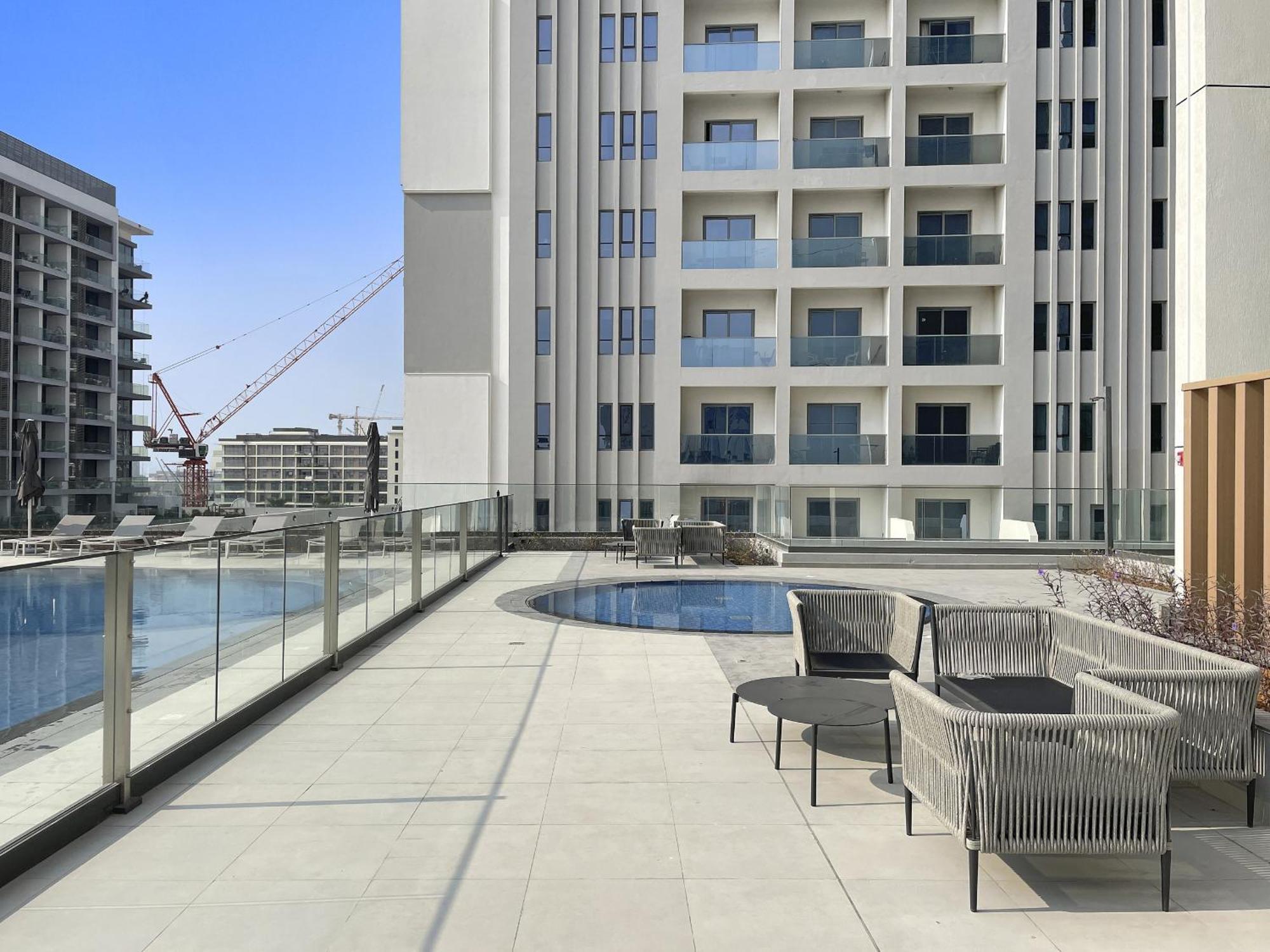 Vayk - Luxurious 1bd With Balcony In Hills Estate Apartment Dubai