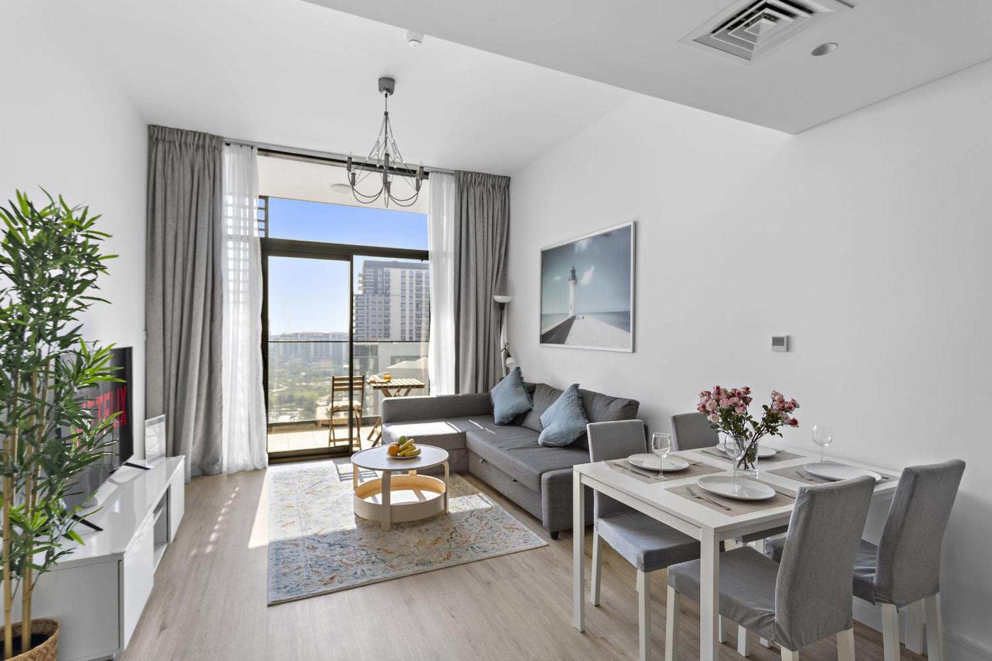 Vayk - Luxurious 1bd With Balcony In Hills Estate * Dubai