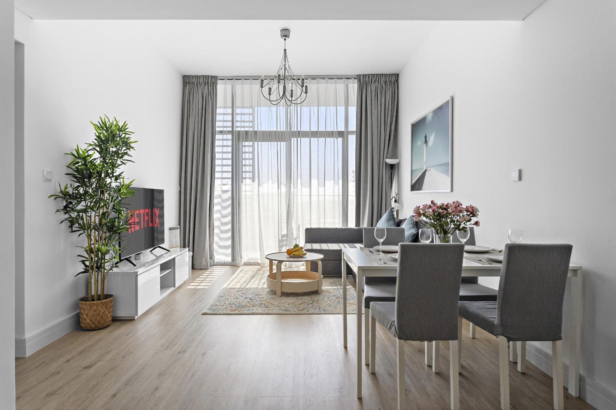 Vayk - Luxurious 1bd With Balcony In Hills Estate * Dubai