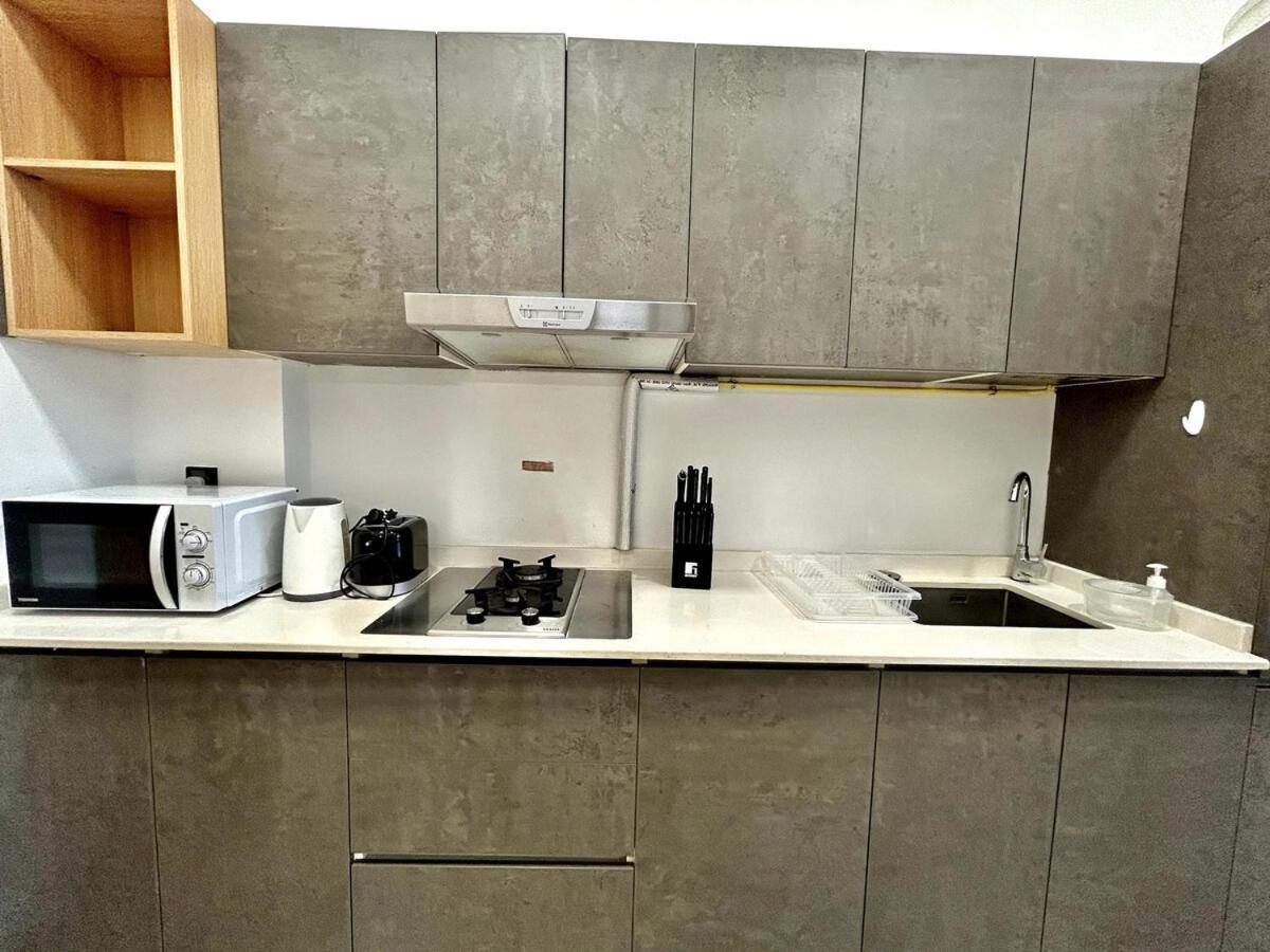 Homes2retreat - Stylish Gym & Pool, Jvc Apartment Dubai