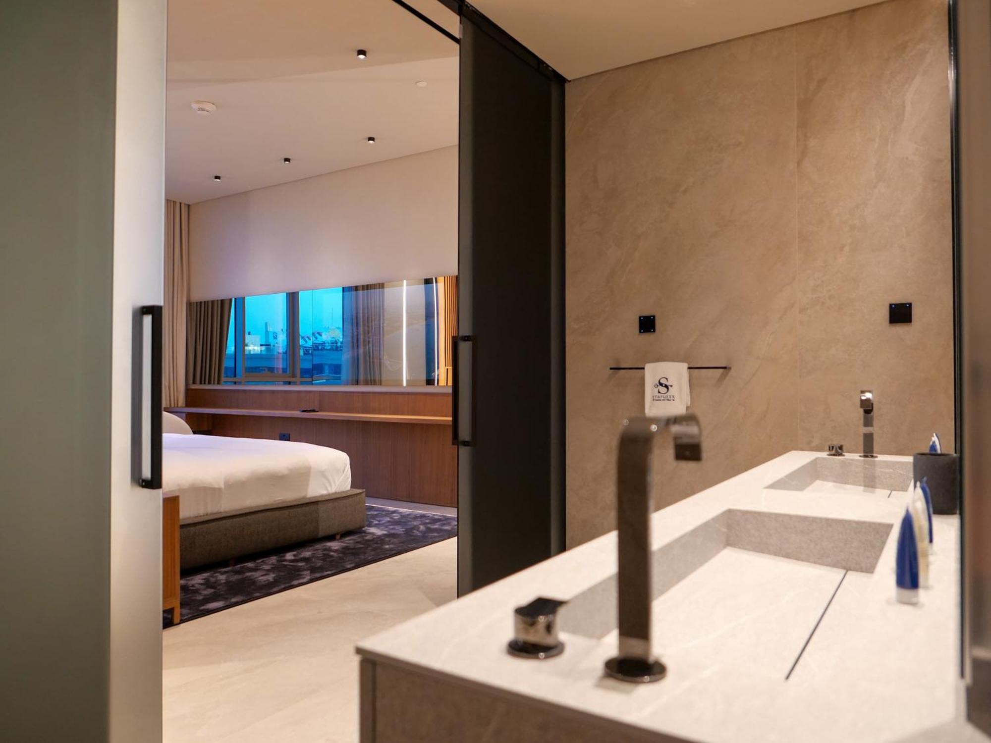 High End 4br Penthouse With Private Pool And Skyline Views Dubai